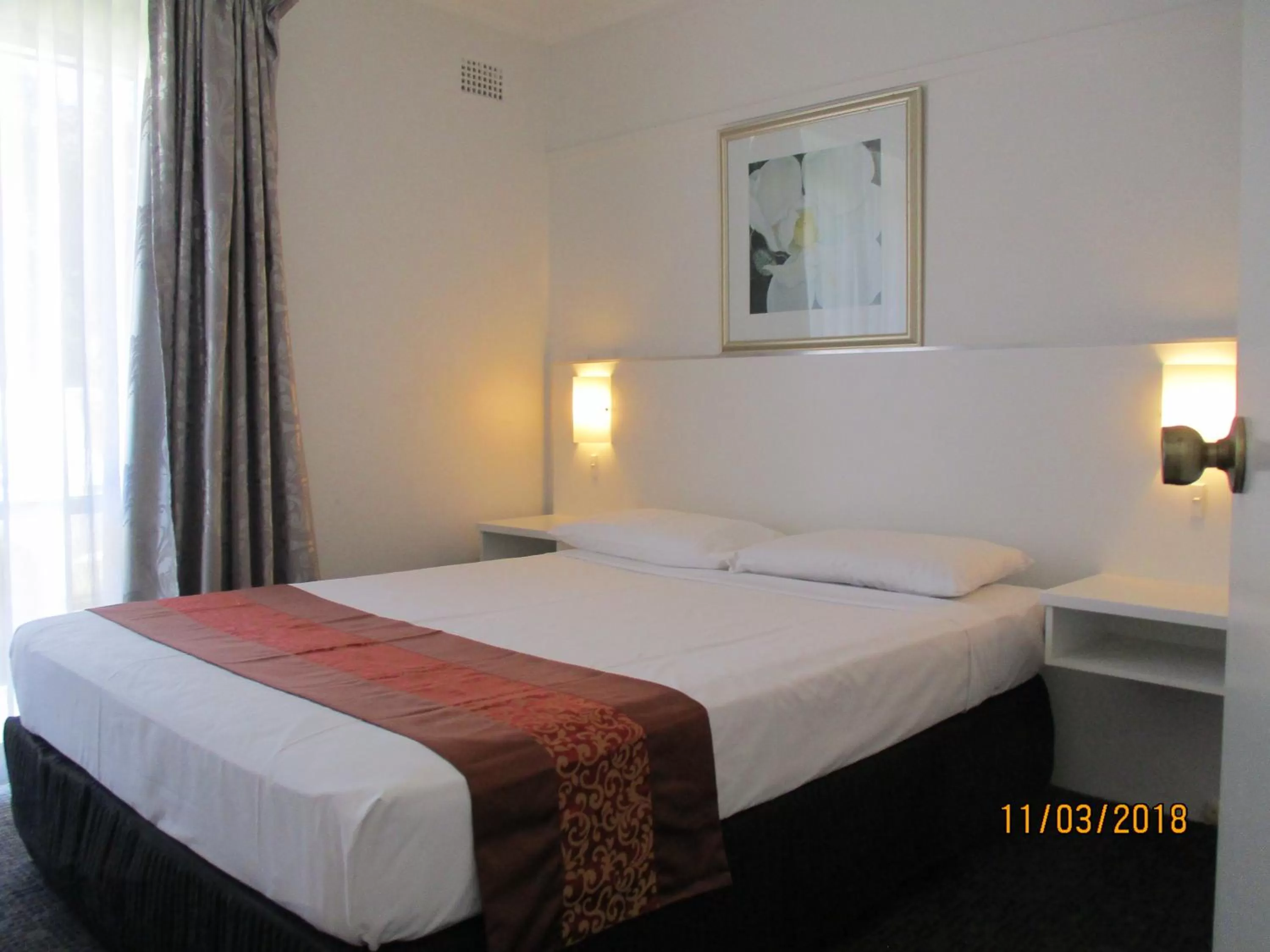 Photo of the whole room, Bed in Cronulla Motor Inn