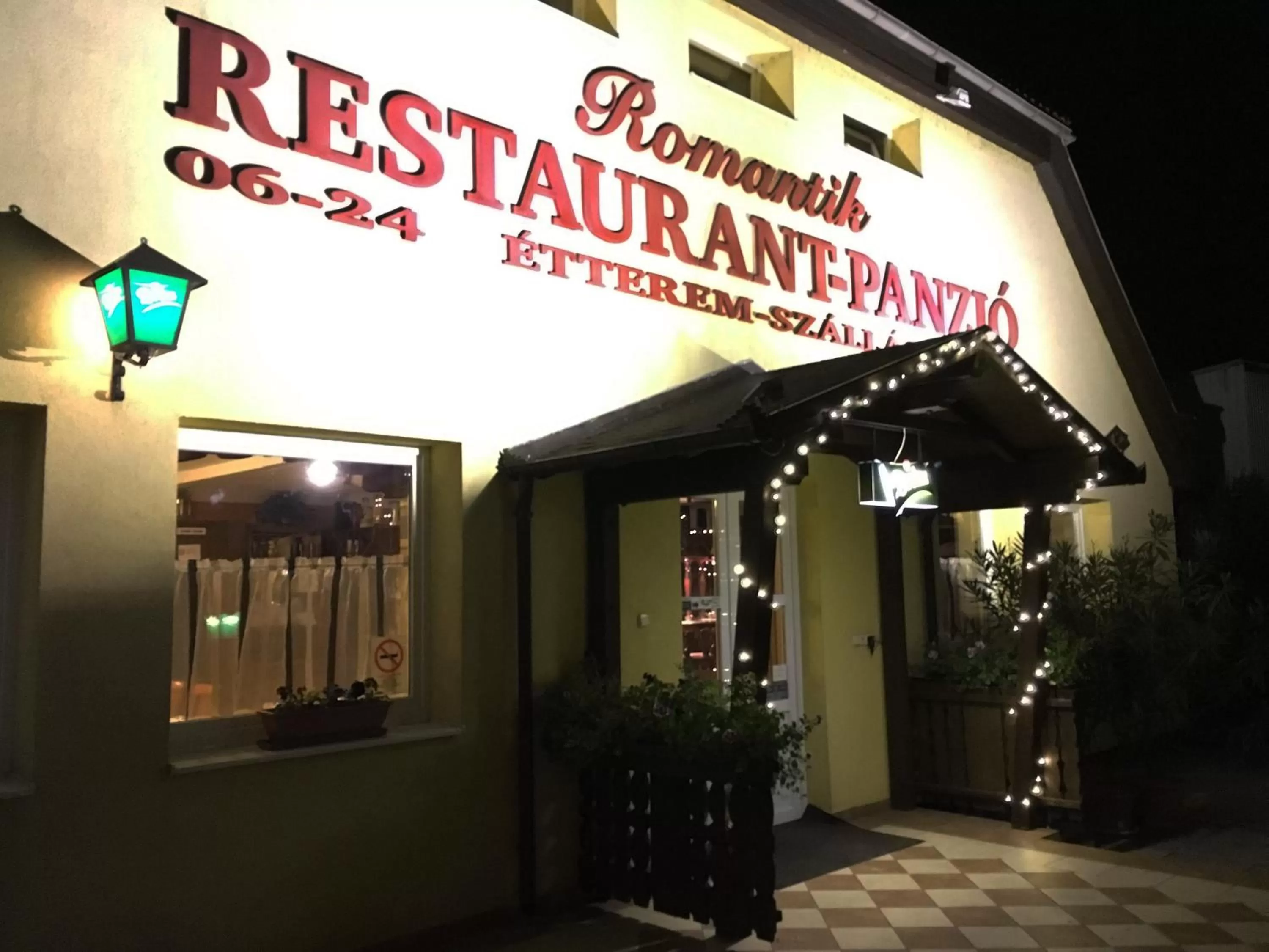 Balcony/Terrace in Romantik Étterem - Panzió