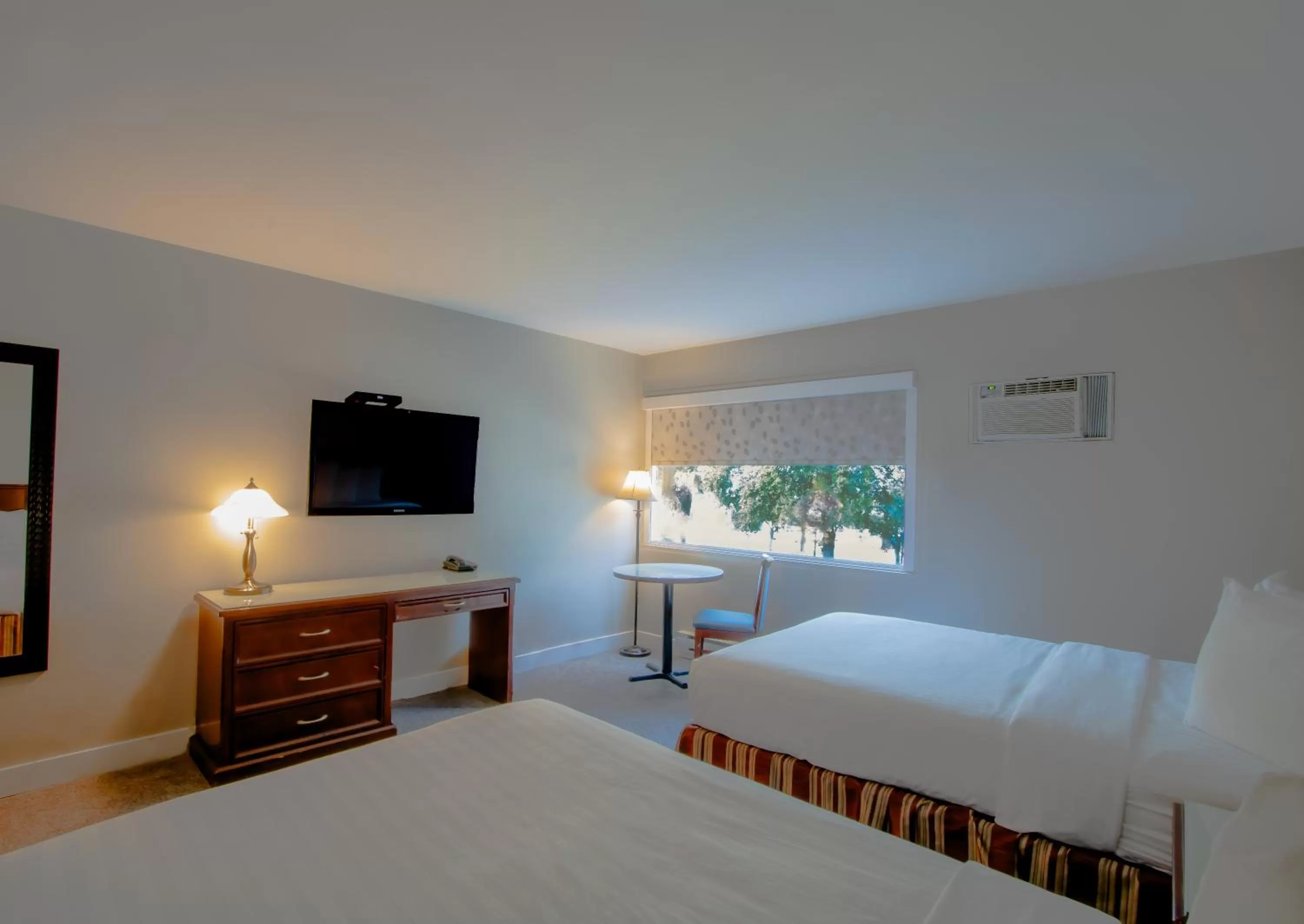 Photo of the whole room, Bed in Scott's Inn & Suites