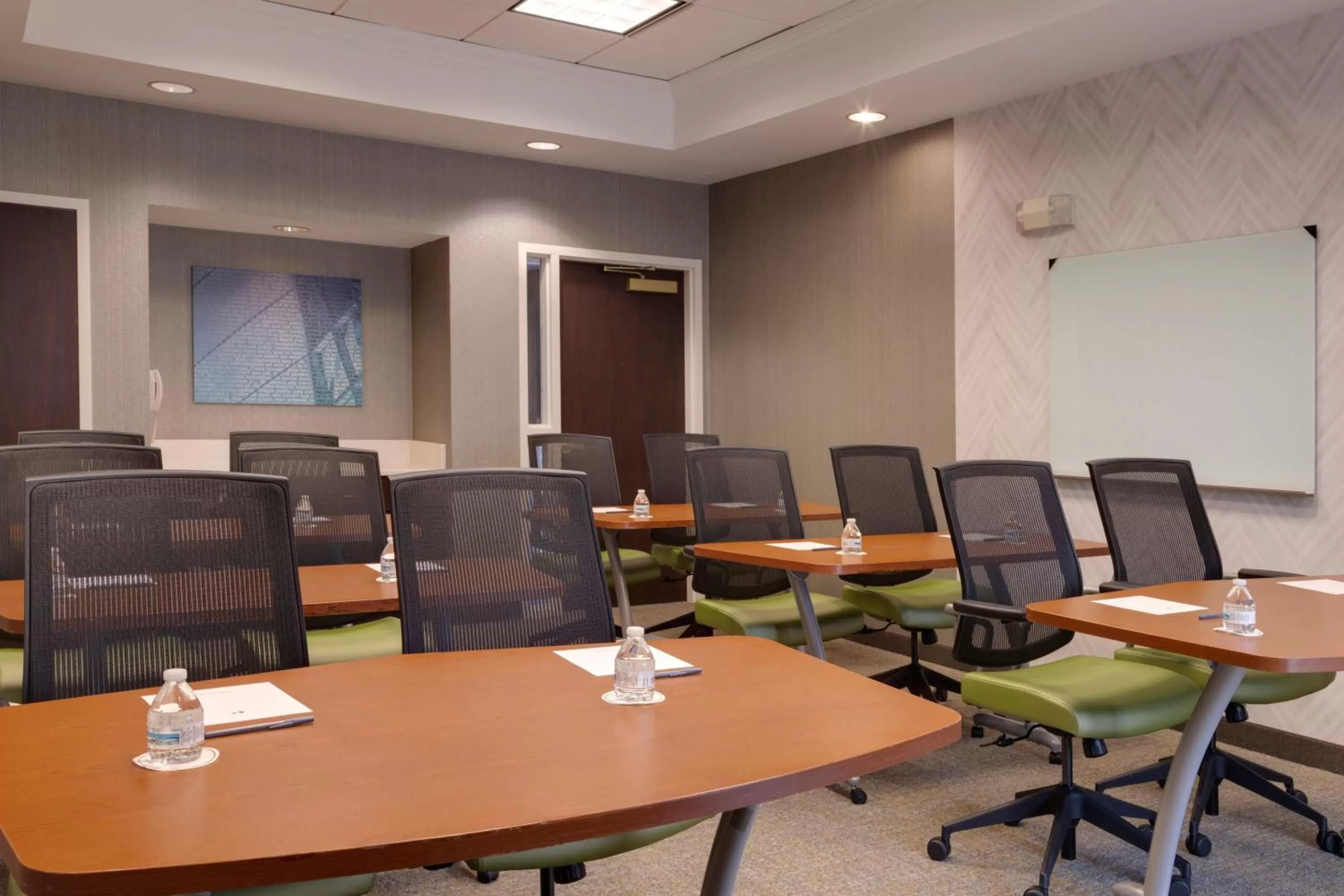Meeting/conference room in SpringHill Suites by Marriott Newark International Airport
