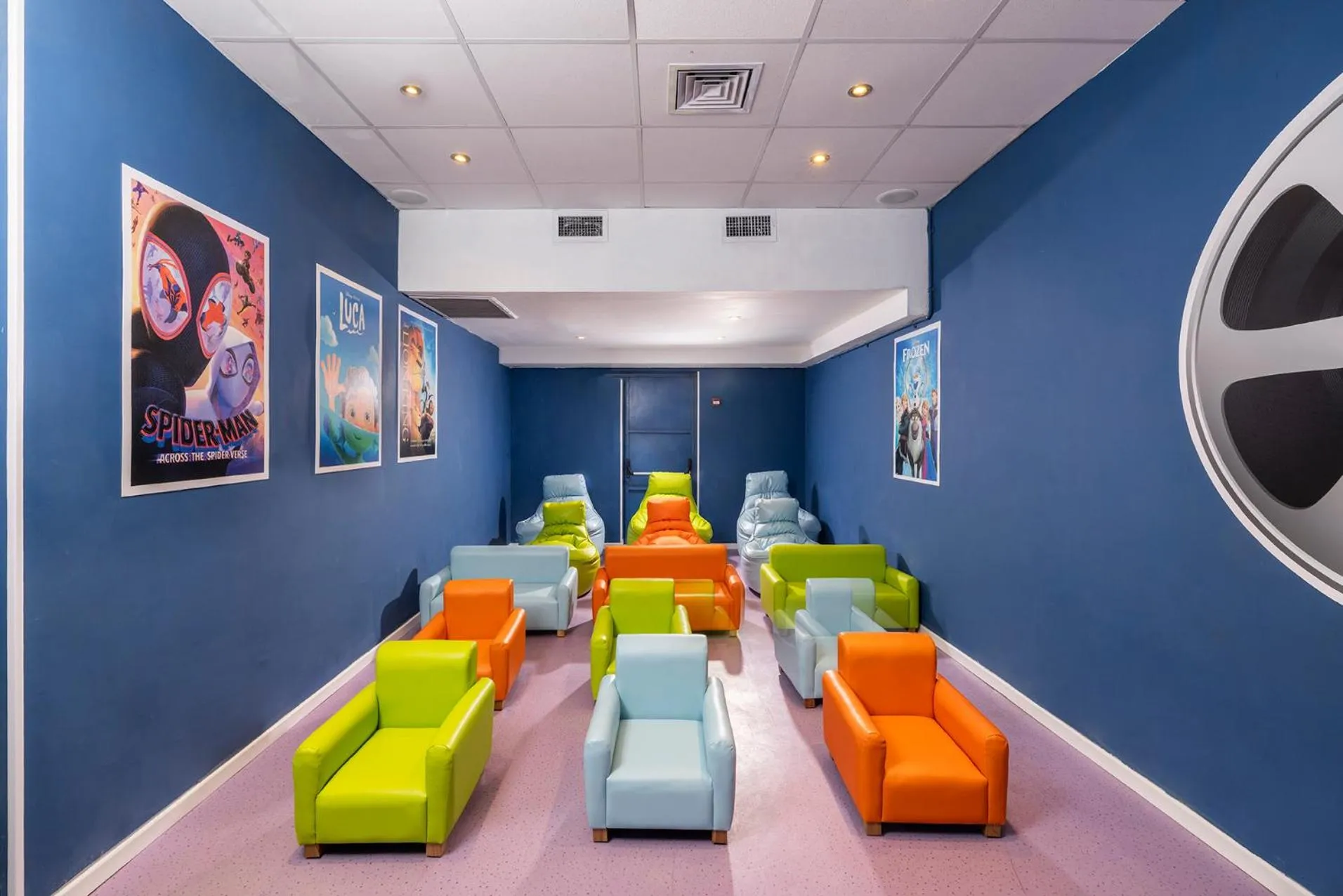 Game Room in C Hotel Neve Ilan