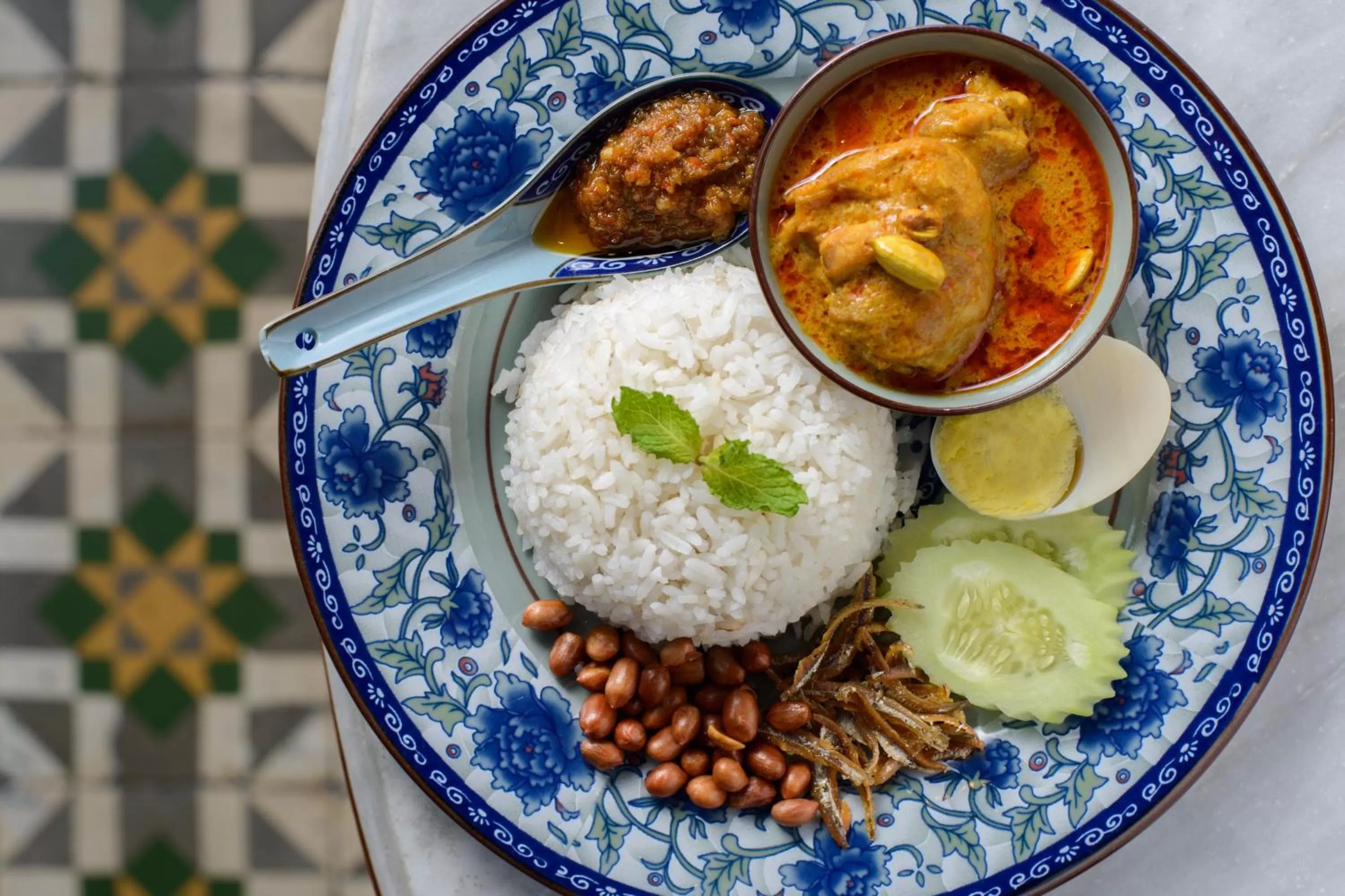 Asian breakfast in Noordin Mews