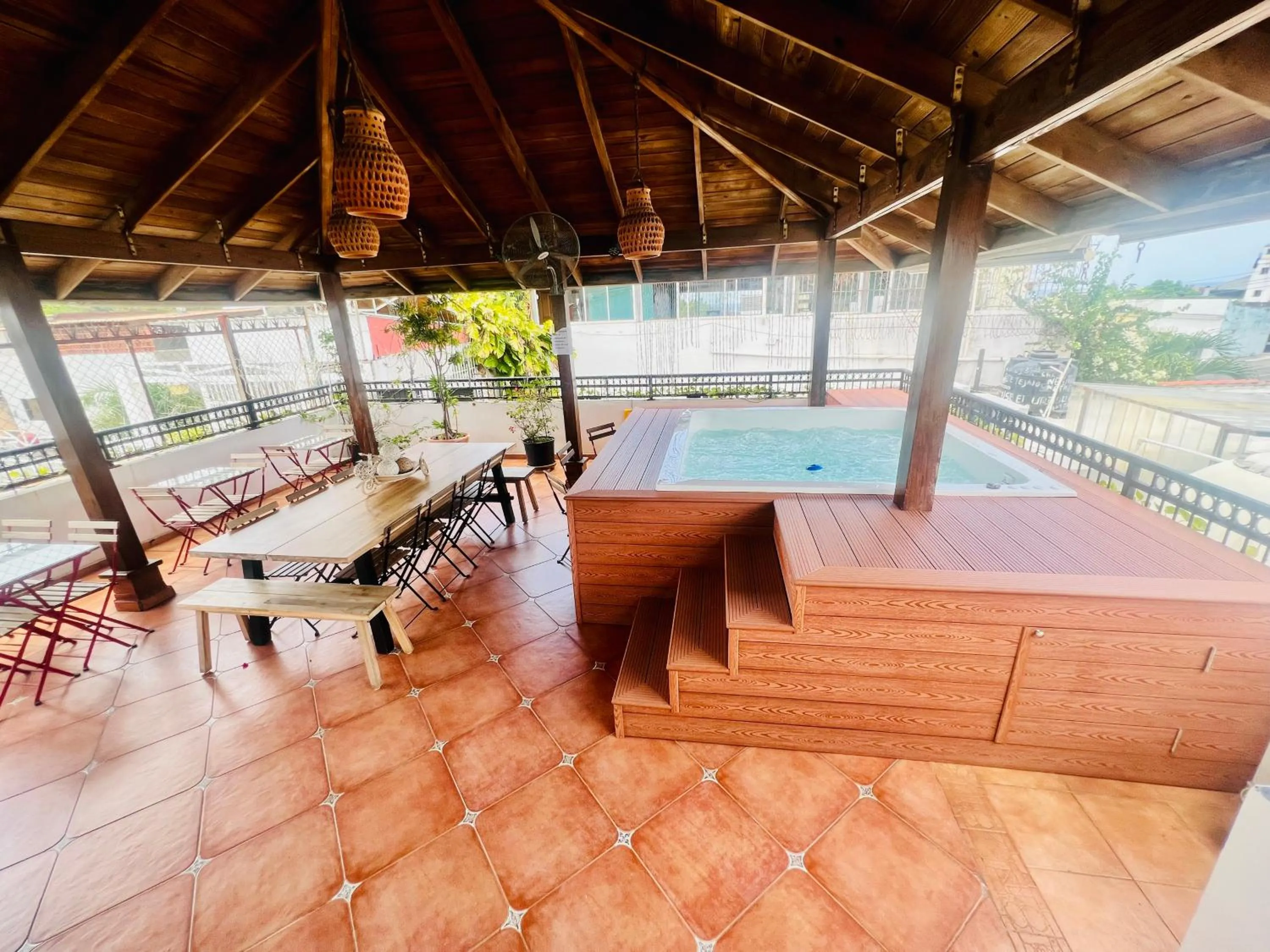 Hot Tub, Swimming Pool in Suite Colonial by Cristi