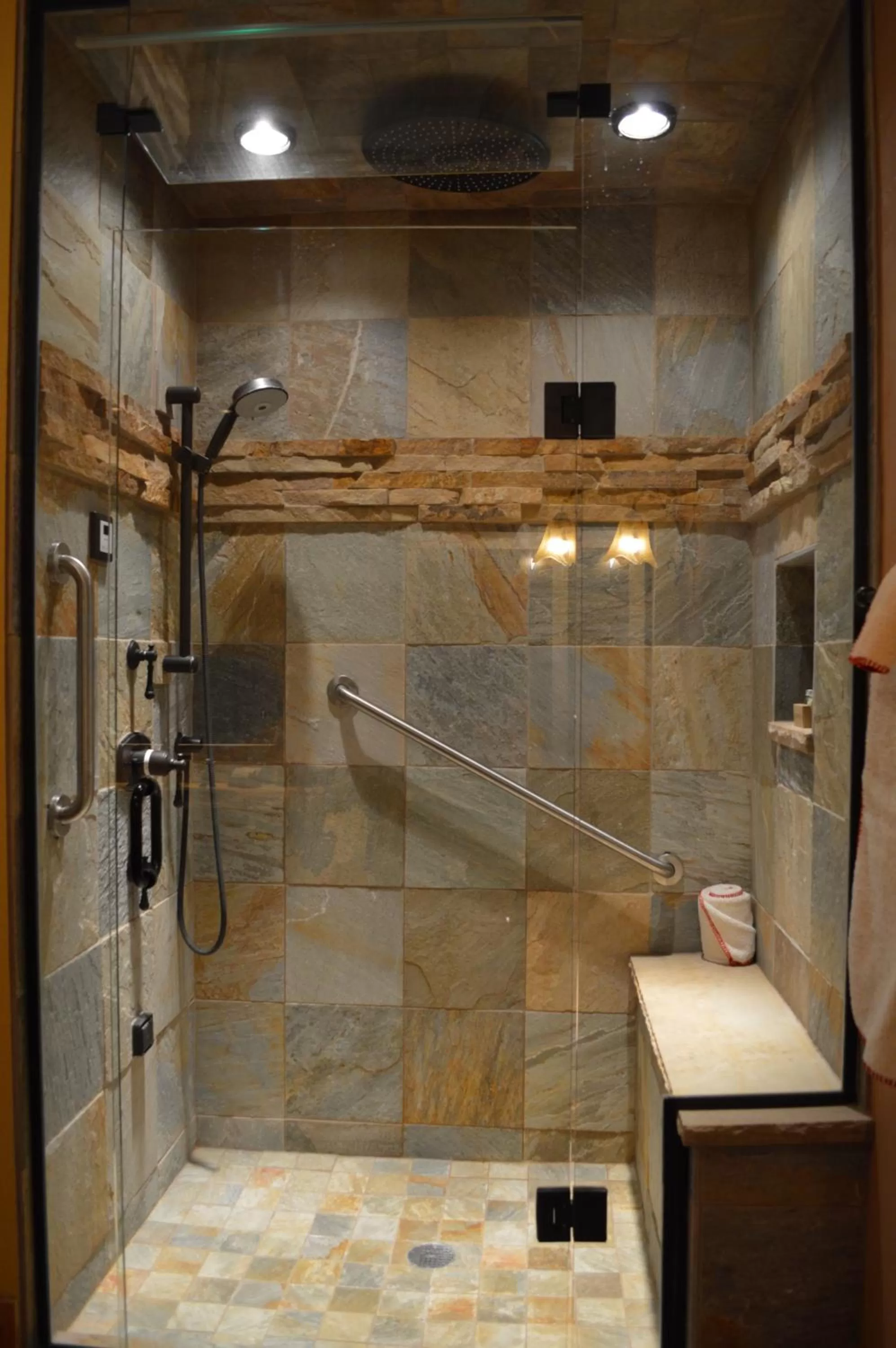 Shower in Niwot Inn & Spa