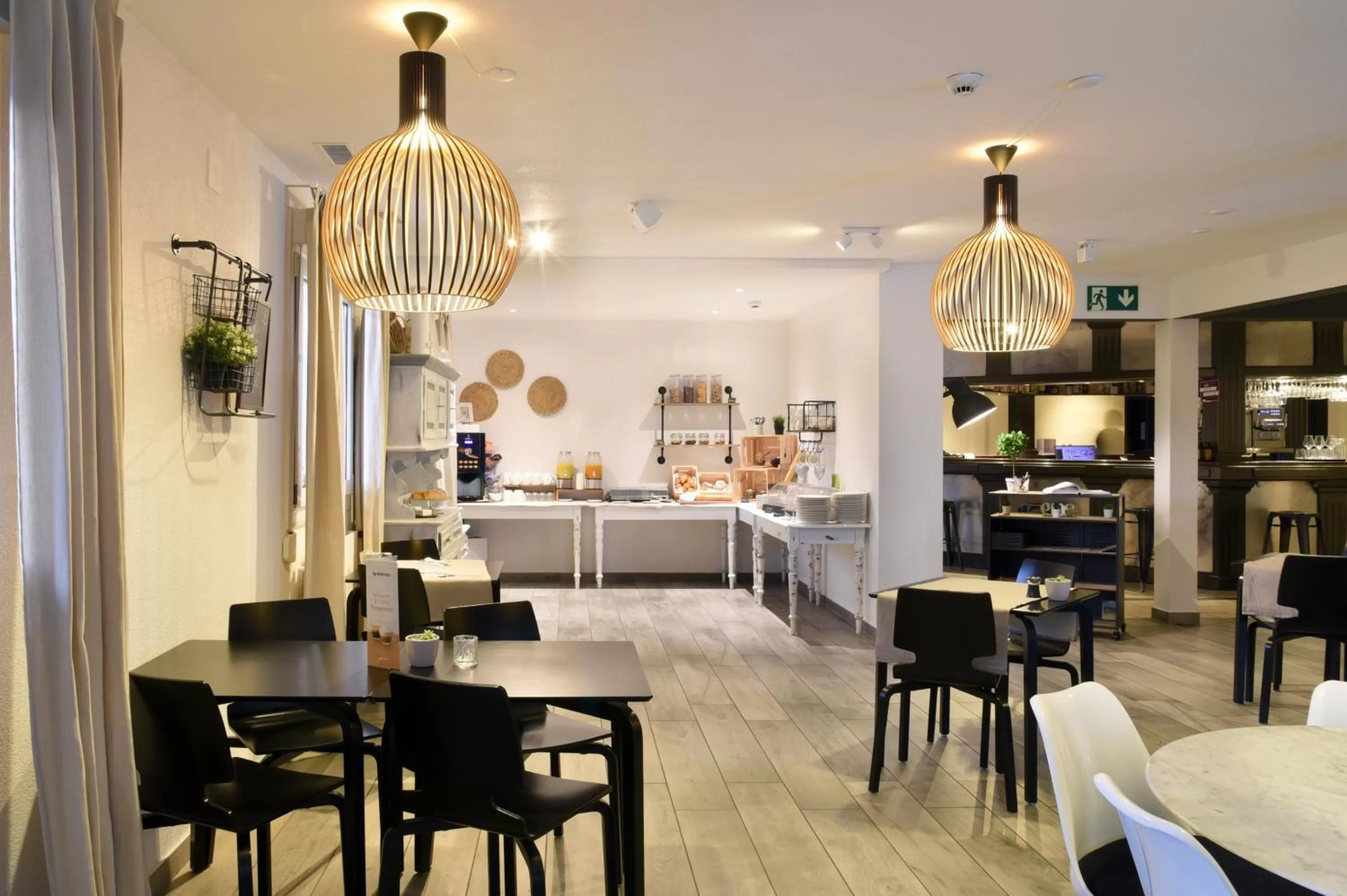 Restaurant/places to eat in Hôtel des Mosaiques