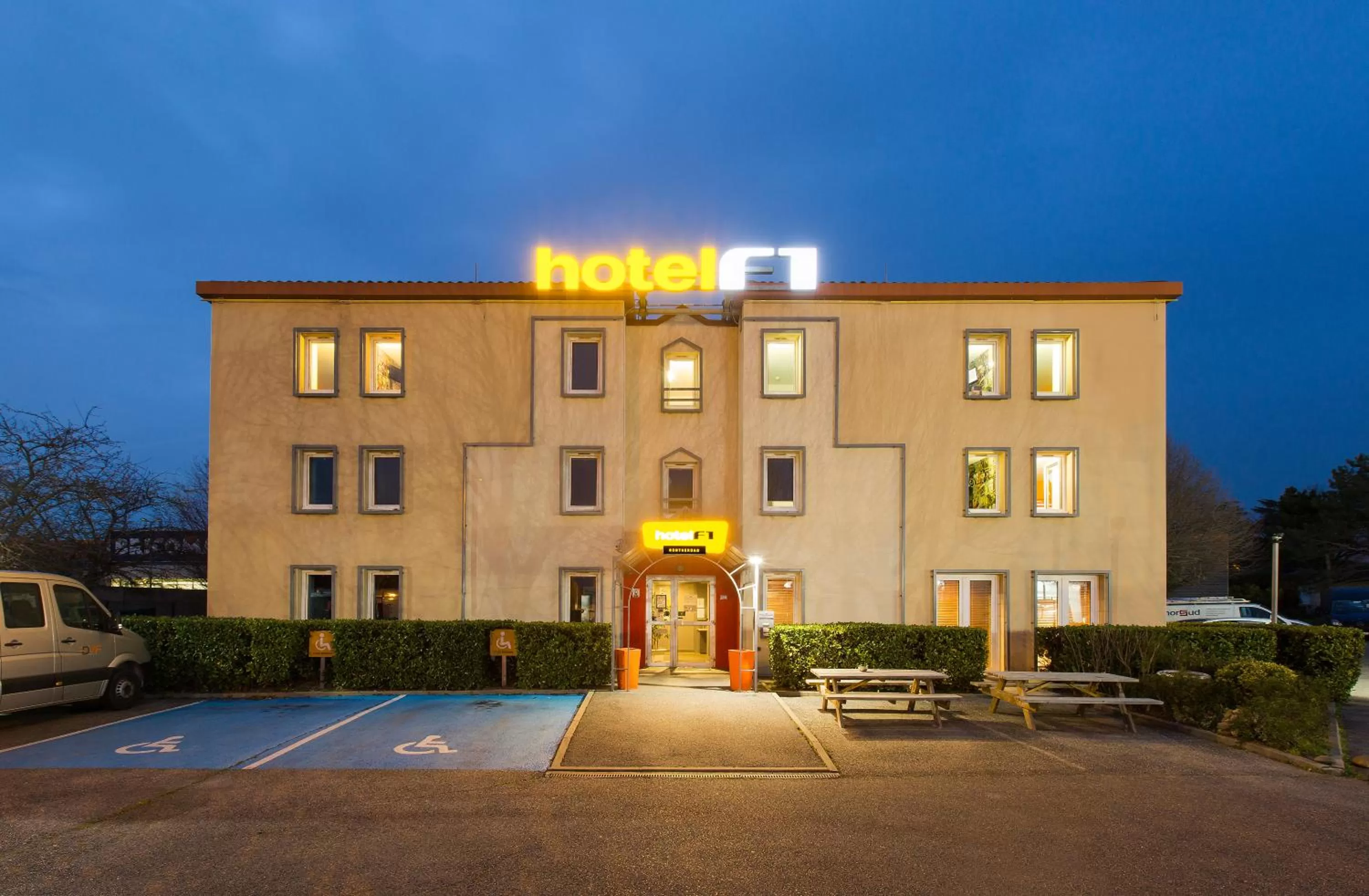 Property building in HOTEL F1 Lyon Genay Massieux