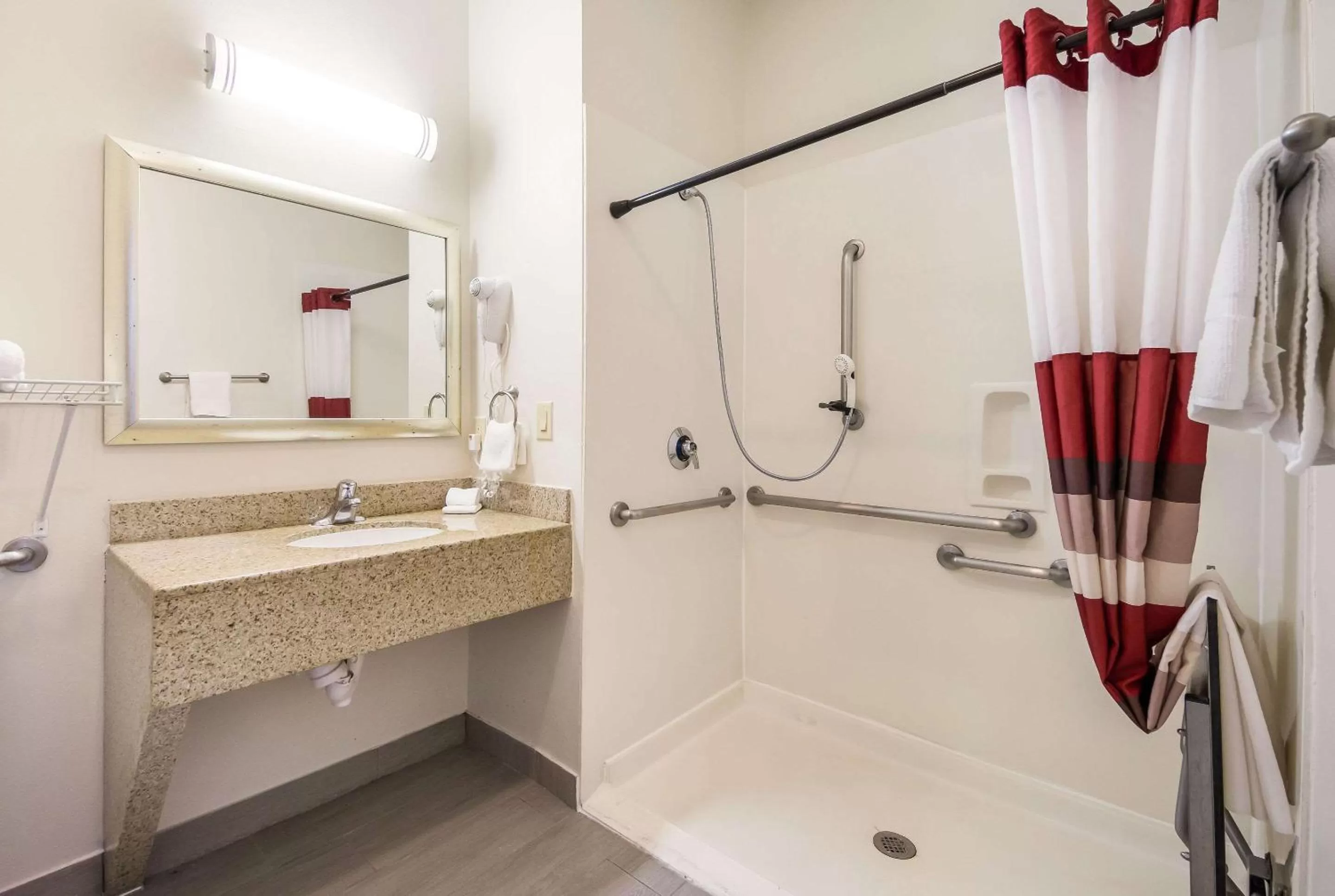 Bathroom in Econo Lodge Laredo - Nuevo Laredo