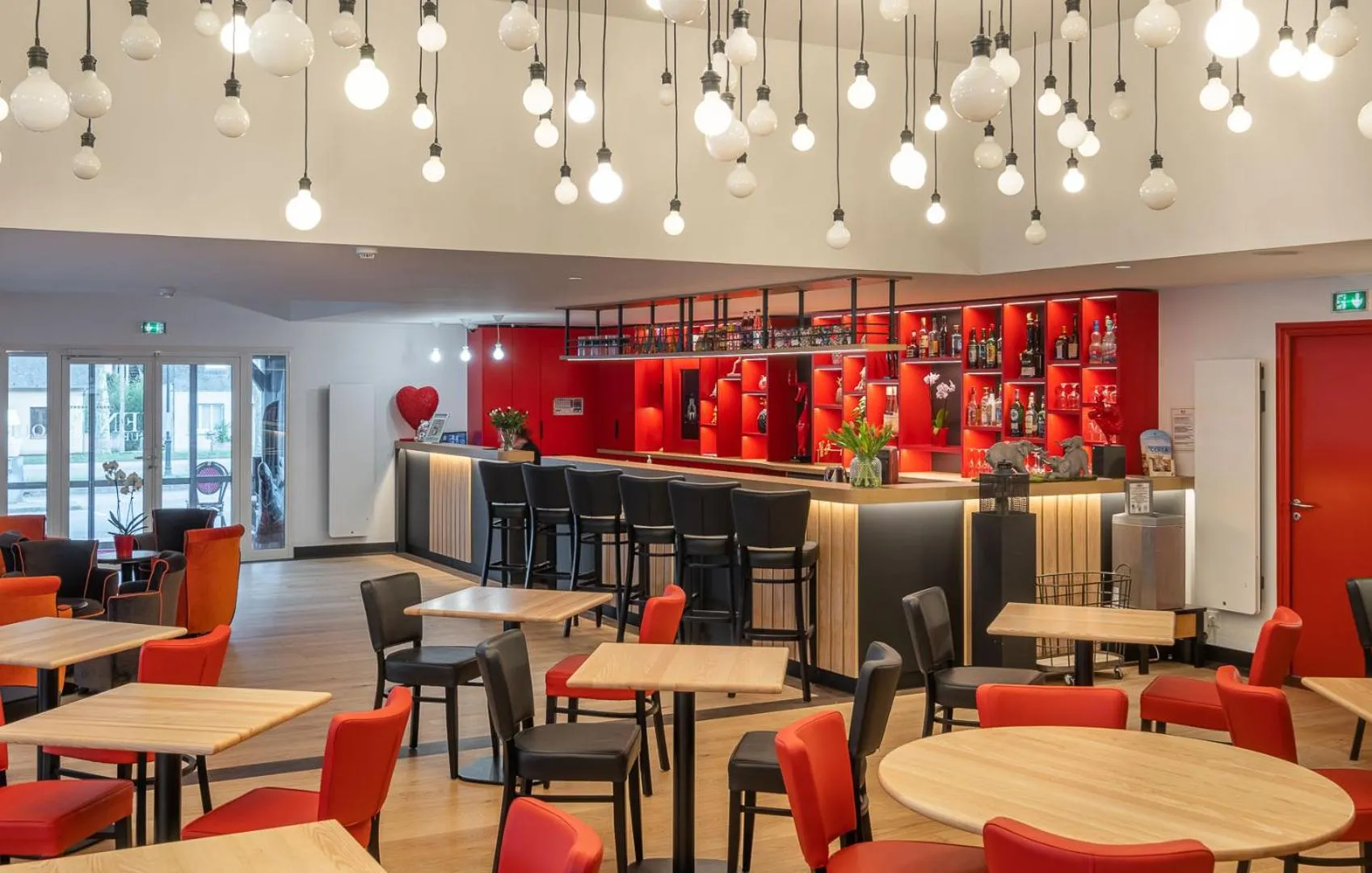 Lounge or bar in LE M HOTEL & SPA HONFLEUR