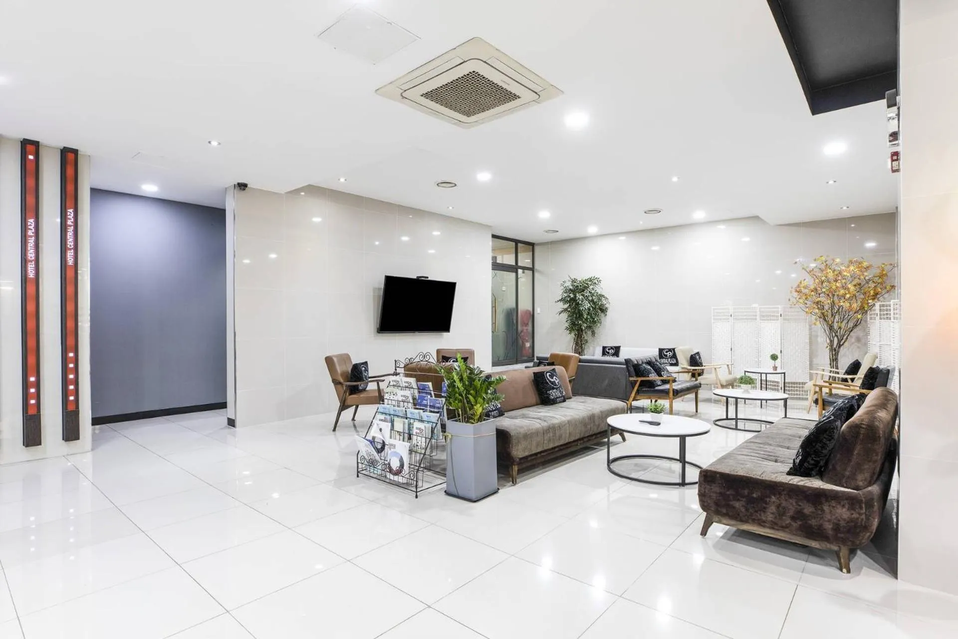 Seating Area in Central Plaza Hotel