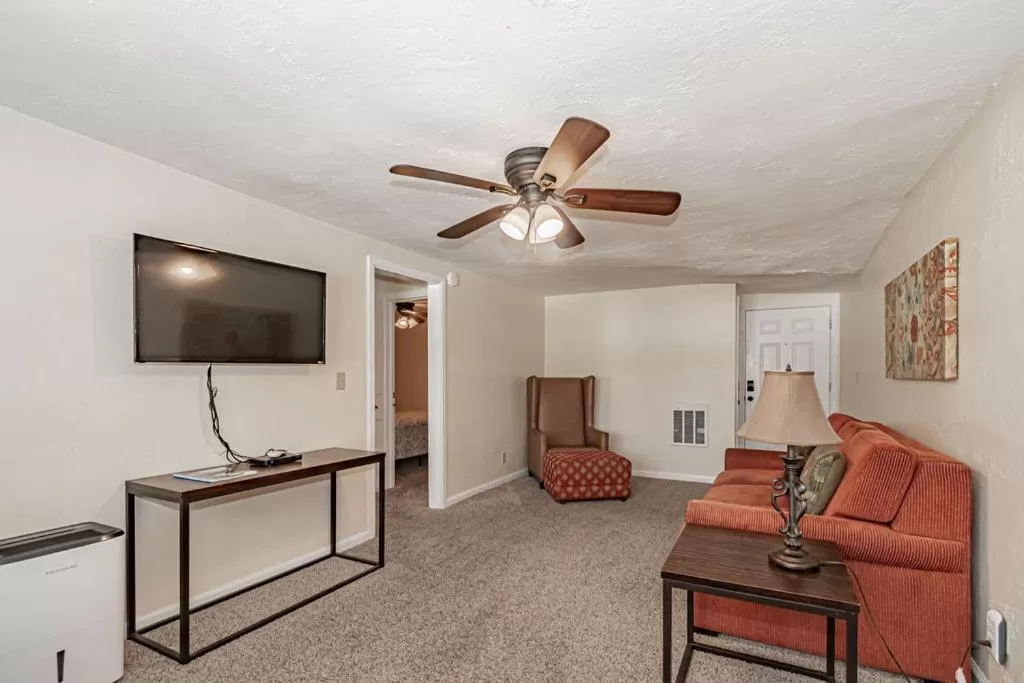 TV and multimedia, Seating Area in Suites of Lava Hot Springs