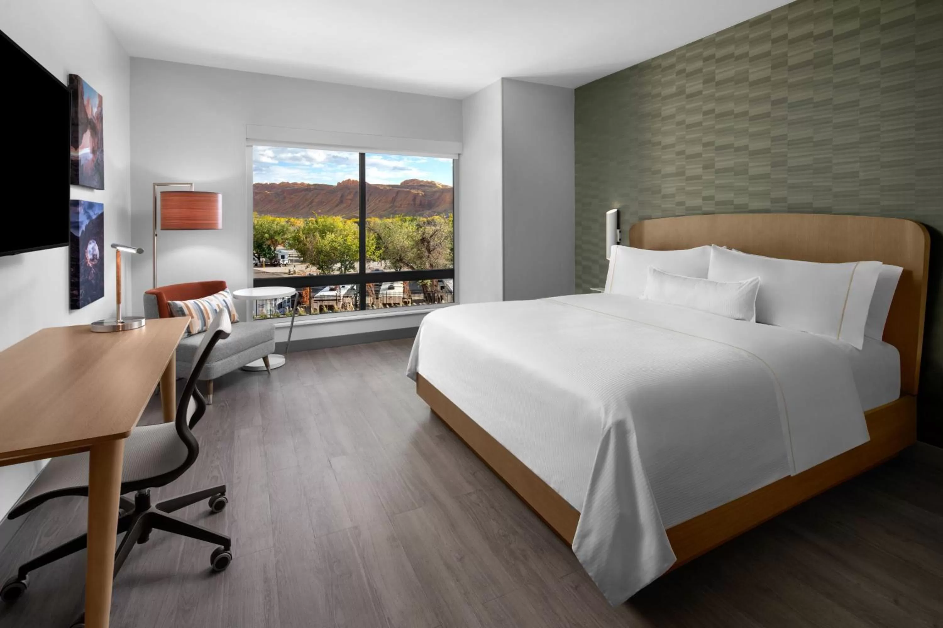 Photo of the whole room, Bed in Element Moab