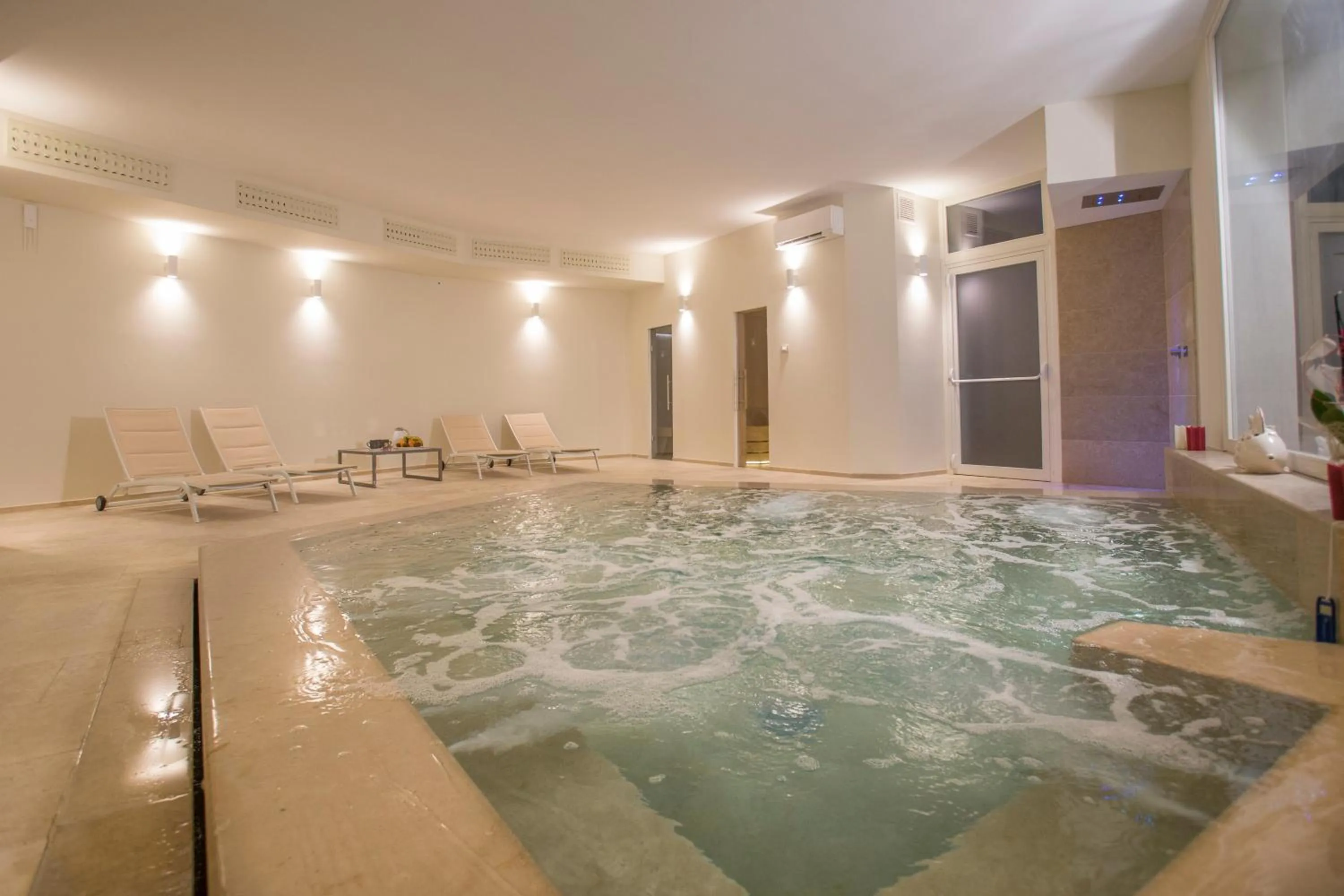 Hot Tub in Masseria Mongiò dell'Elefante