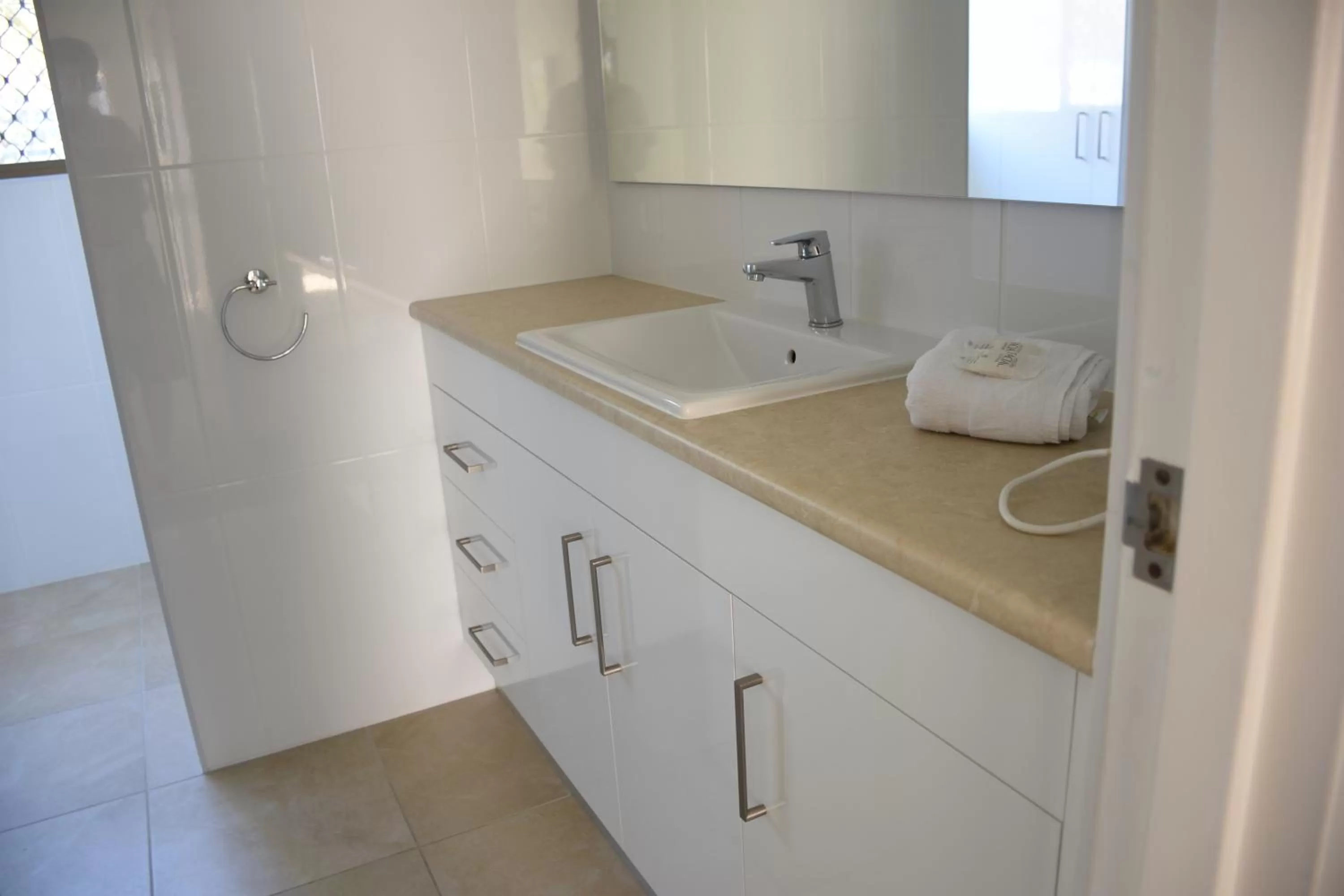 Bathroom in Copacabana Apartments