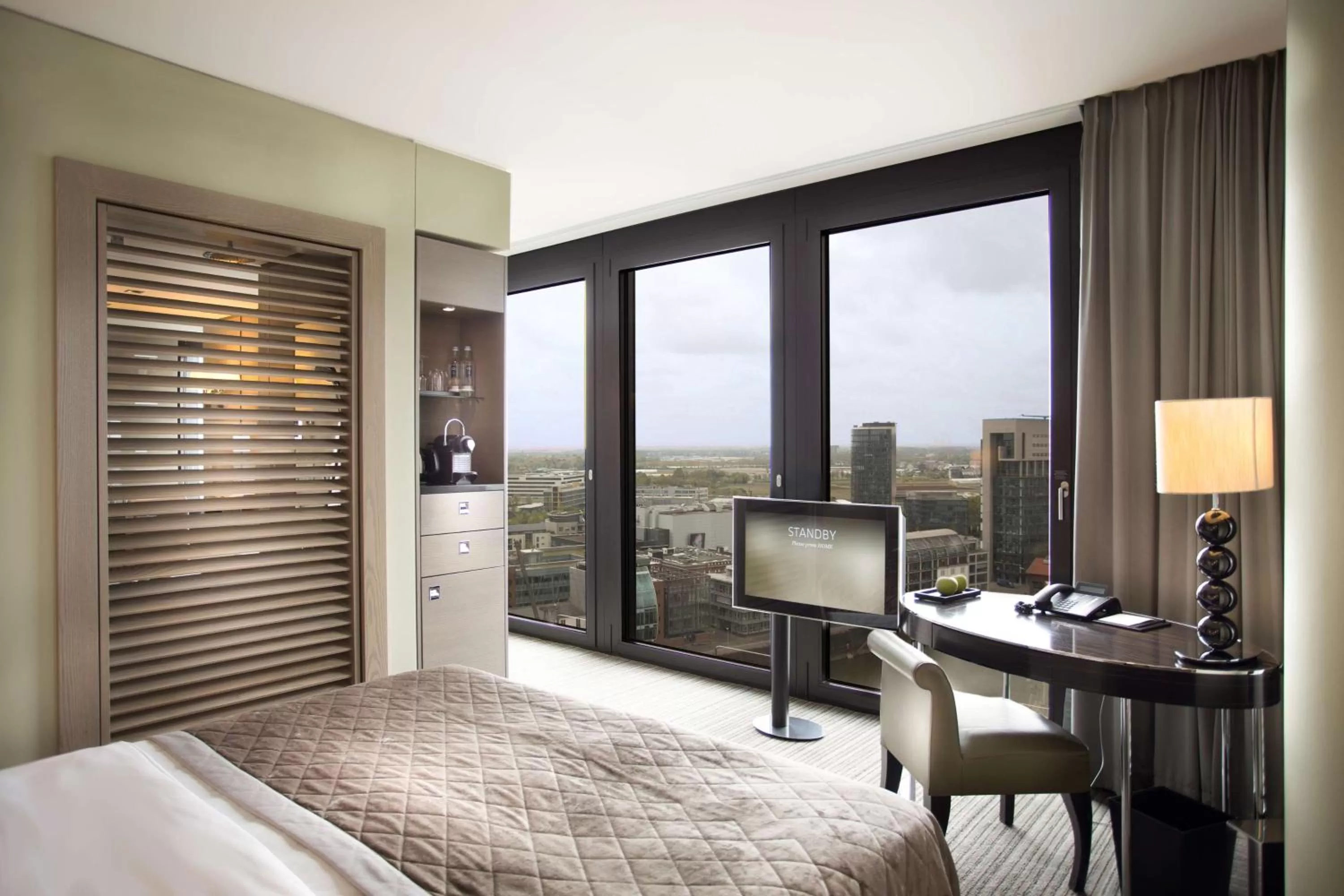 Photo of the whole room, Bed in Hyatt Regency Dusseldorf