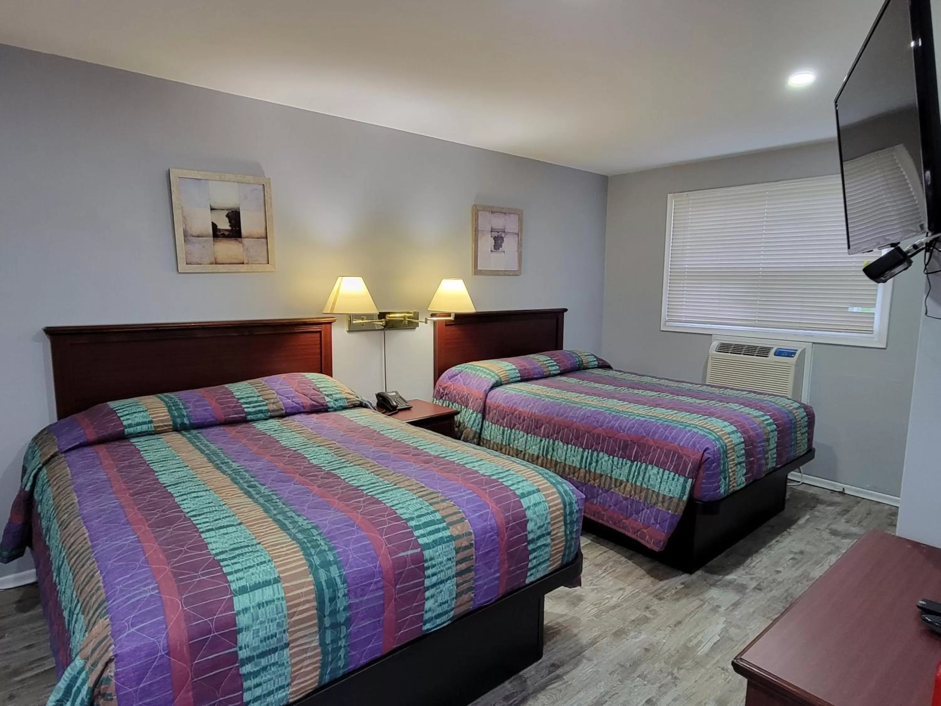 Bed in Knights Inn Cobourg