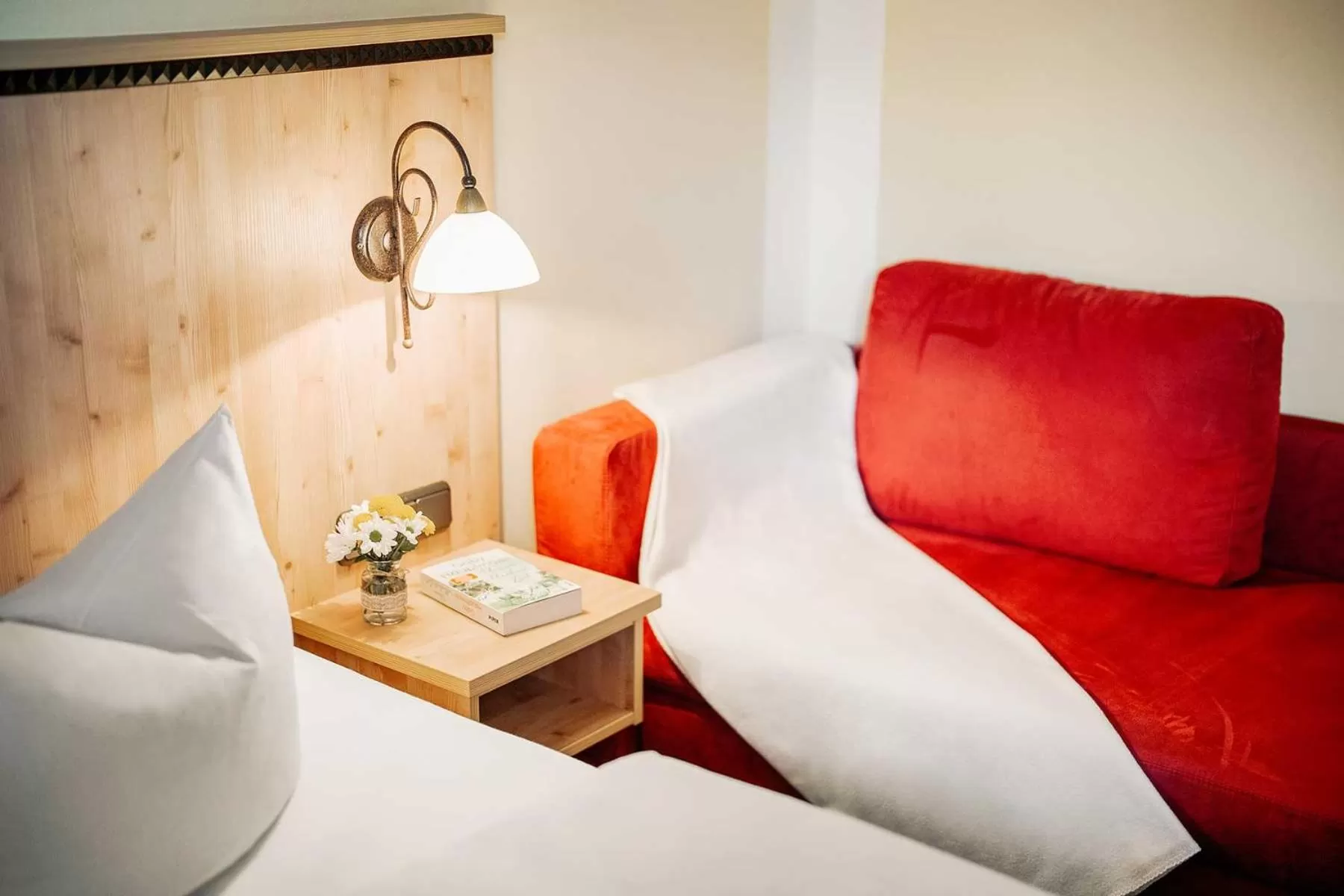 Bed, Seating Area in Hotel Park Cafe Reichl