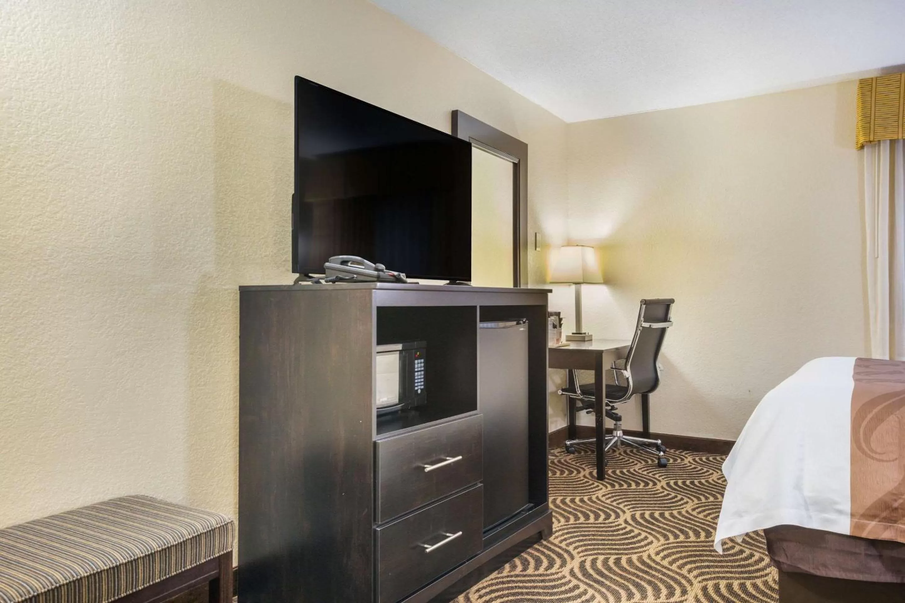 Photo of the whole room, Bed in Quality Inn & Suites Florence - Cincinnati South