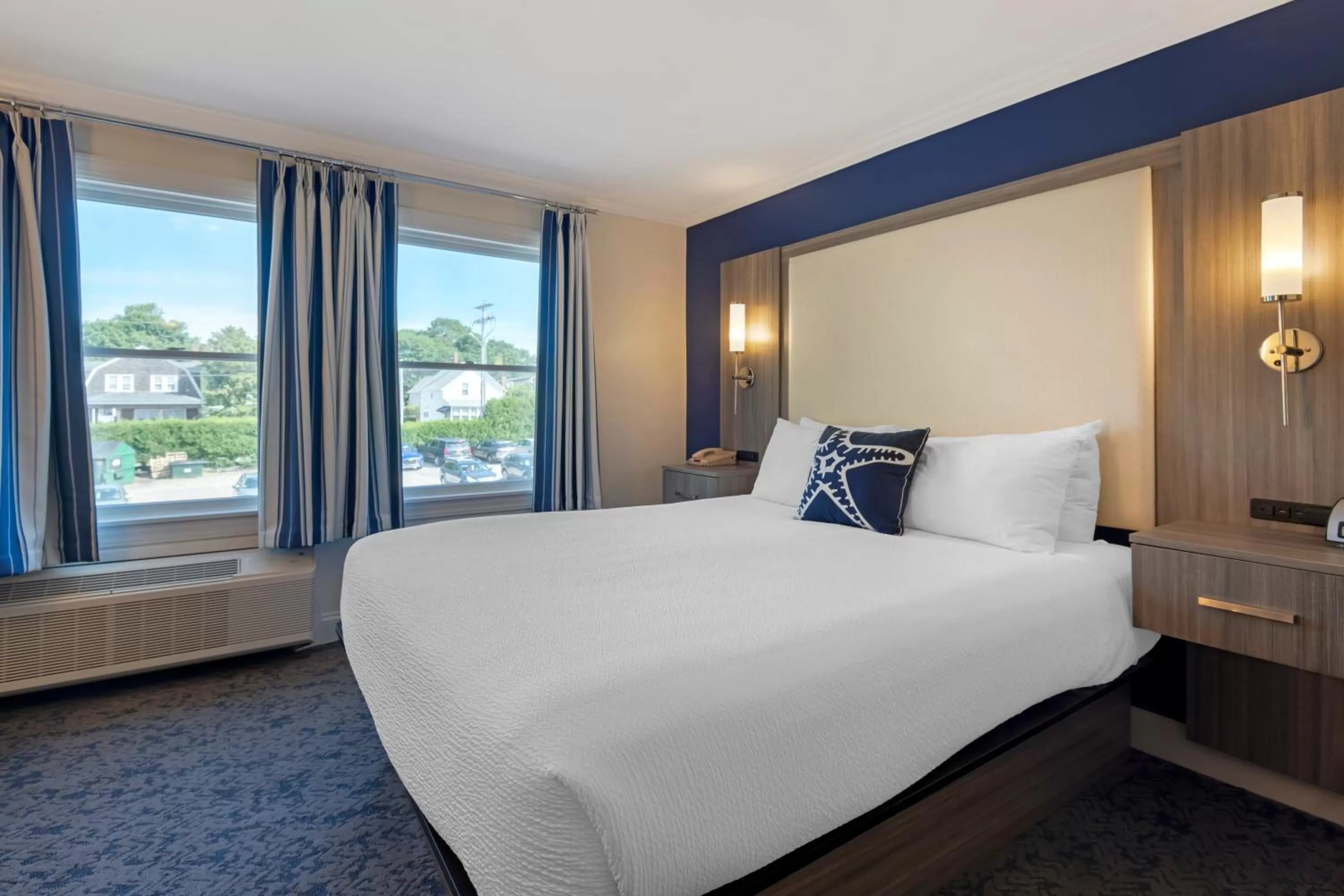 Bed in Union Bluff Hotel & Meeting House