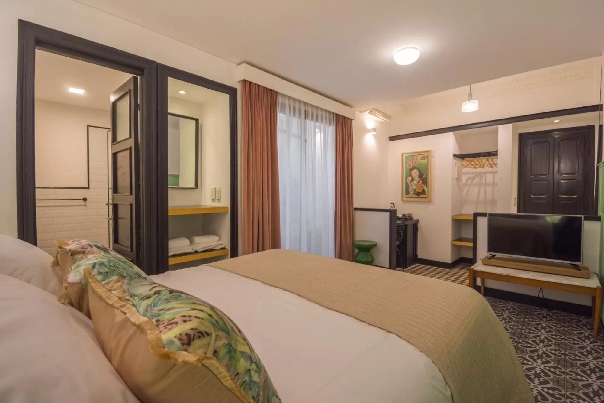 Shower, Bed in FAUNA Montevideo