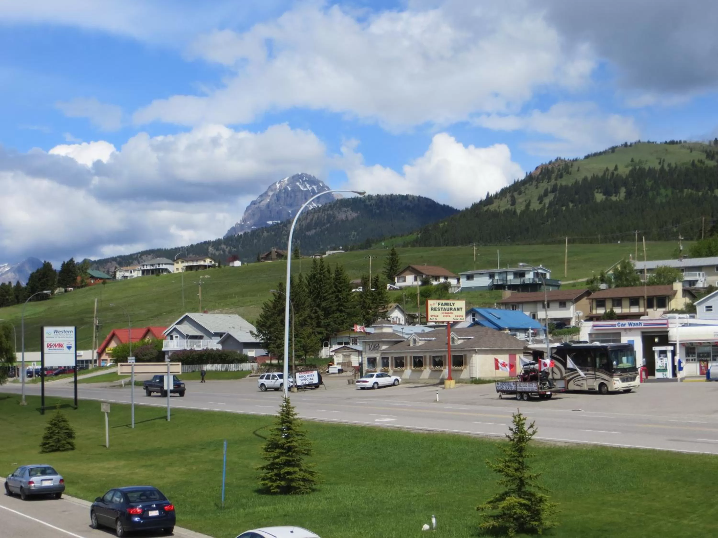 Mountain view in BCMInns - Coleman