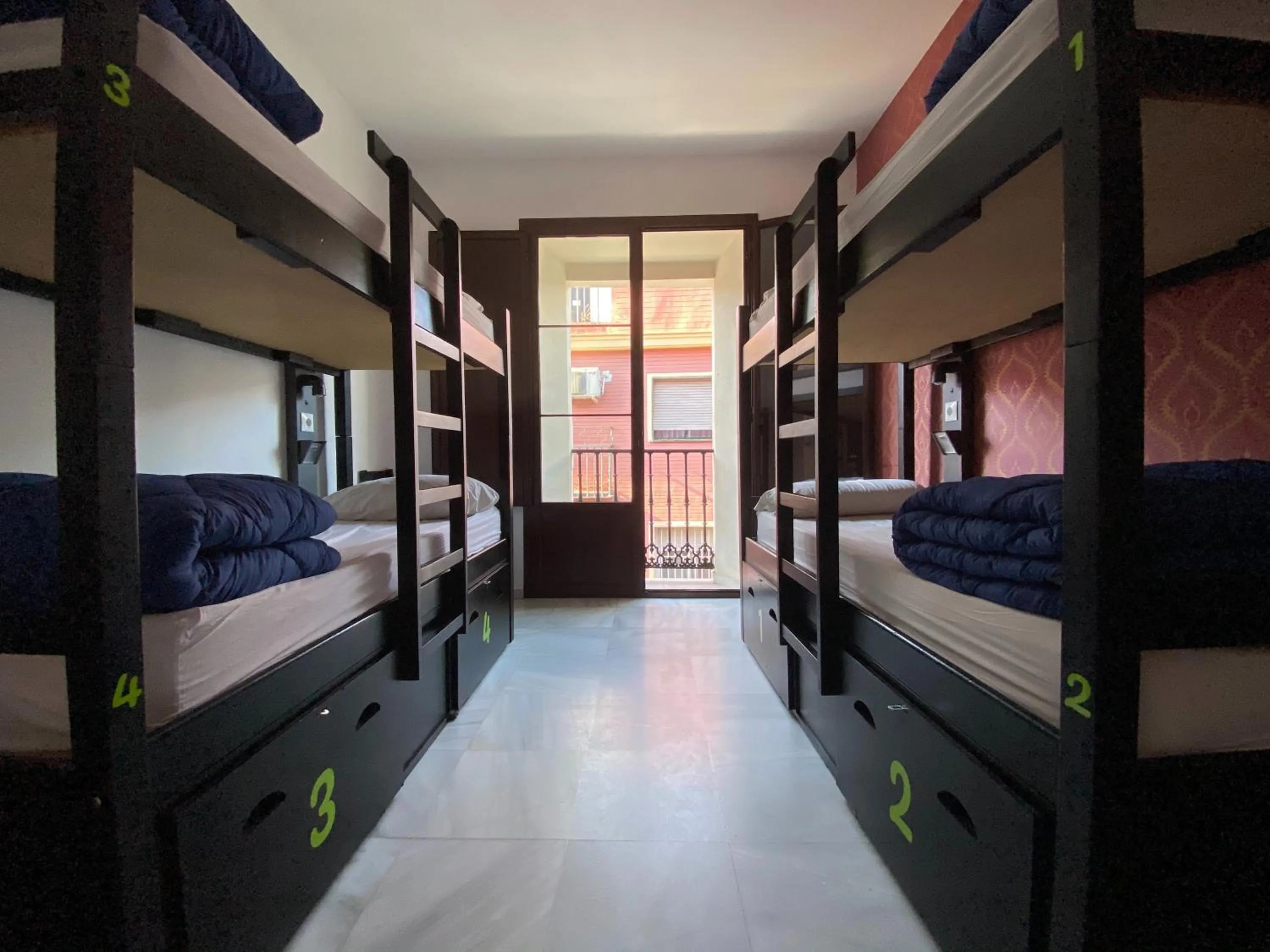 Bed in 4-Bed Mixed Dormitory Room in Oasis Backpackers' Hostel Palace Sevilla