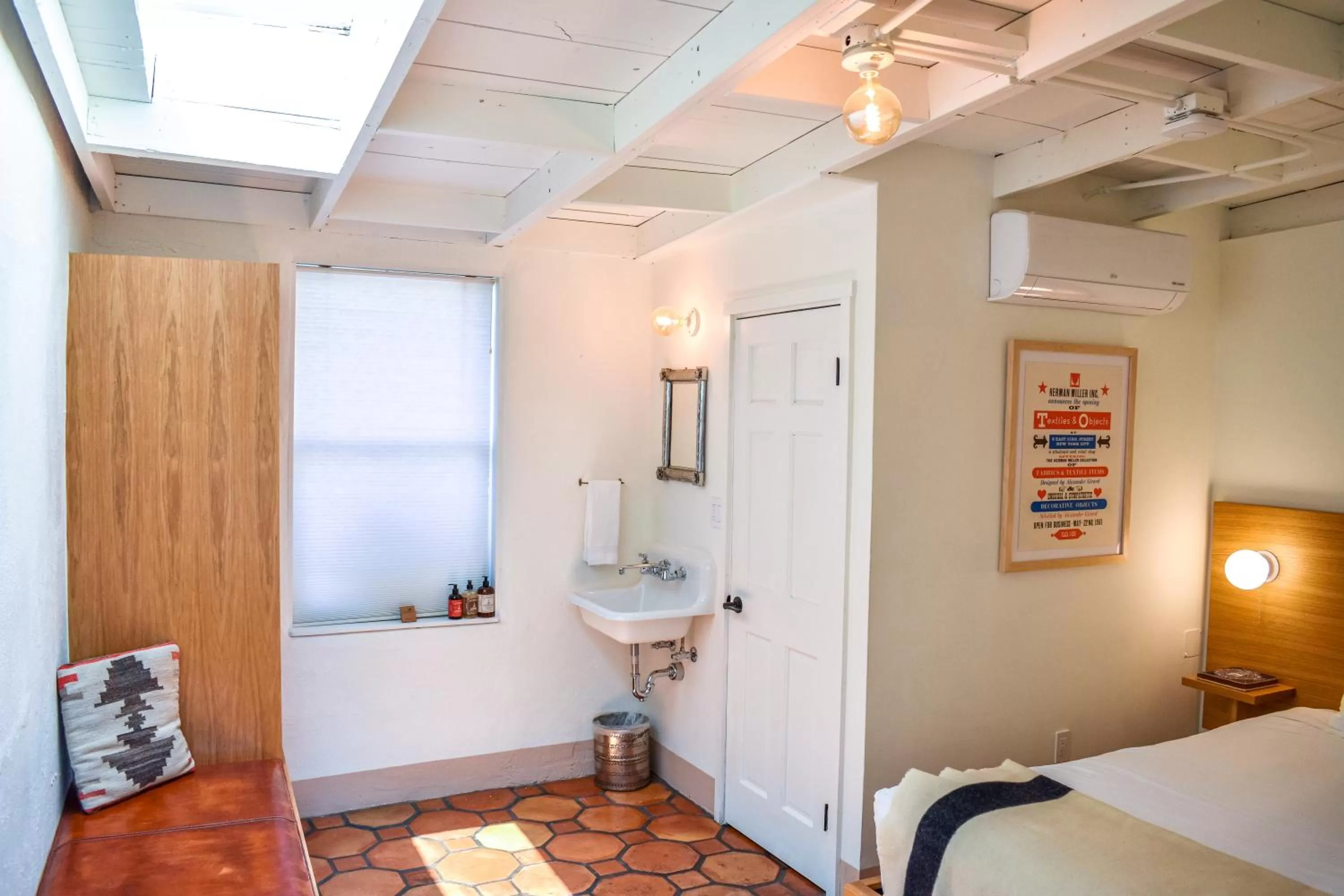 Photo of the whole room, Bed in The Parador