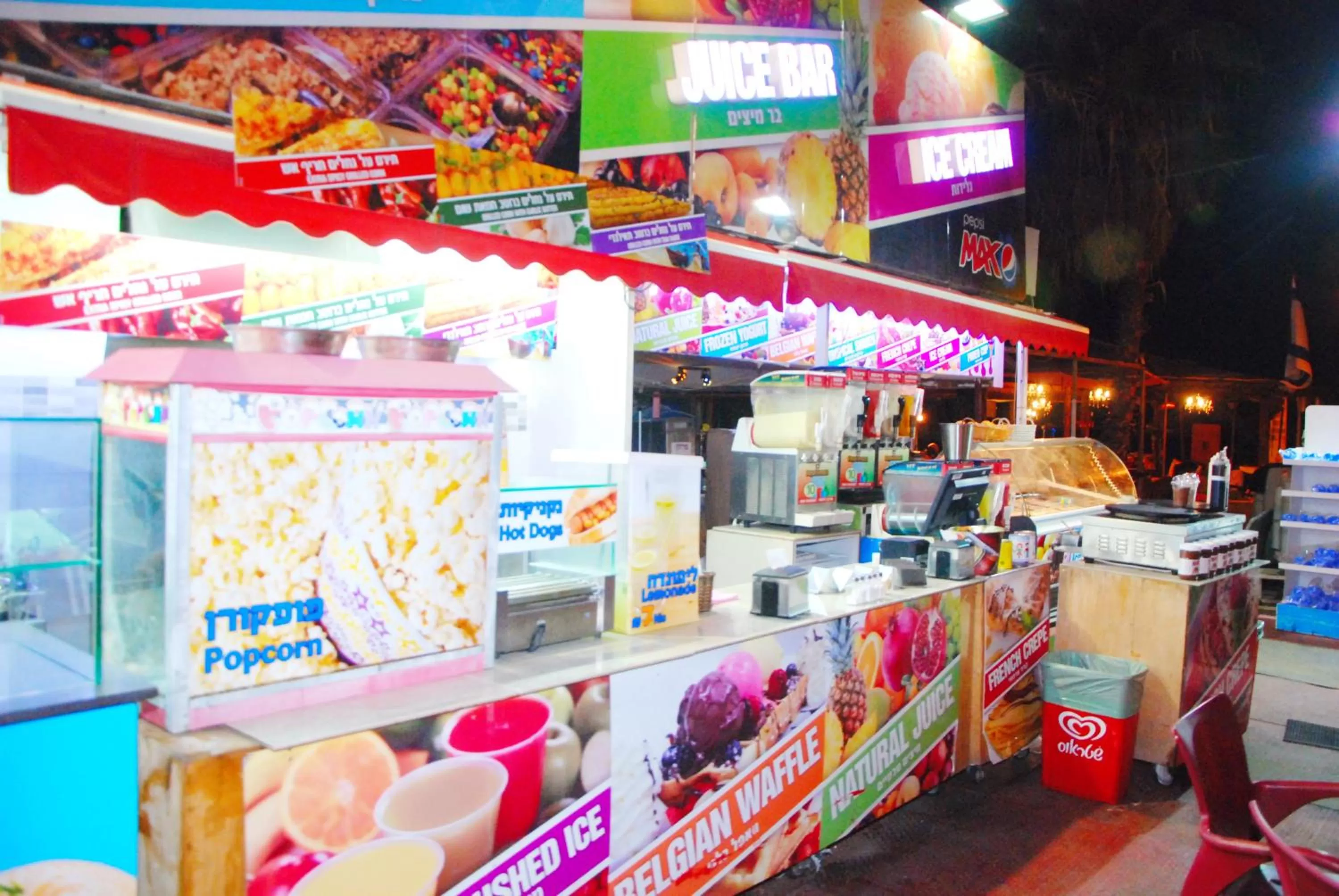 Restaurant/places to eat in Hotel Maman