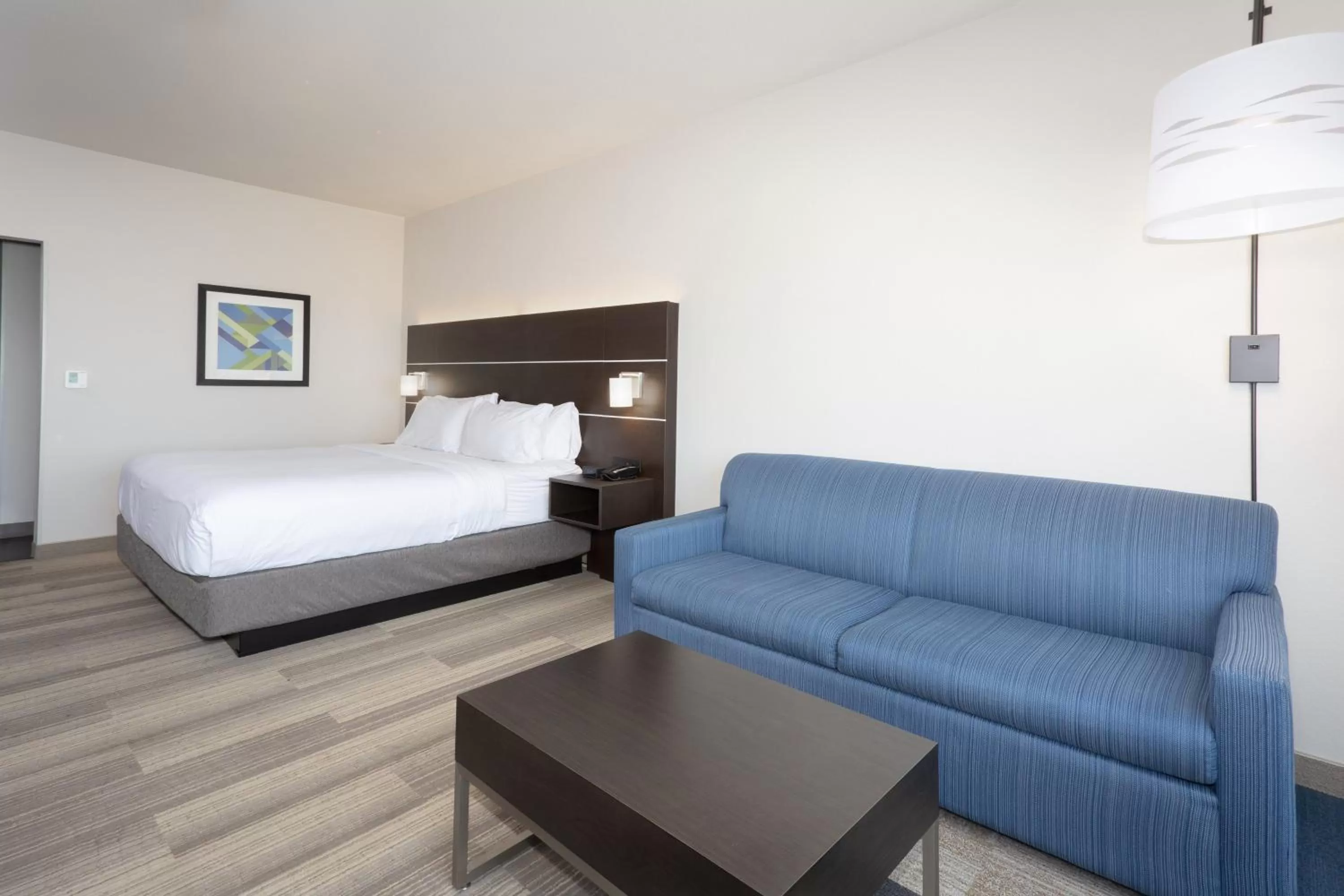 Photo of the whole room, Bed in Holiday Inn Express & Suites - Firestone - Longmont by IHG