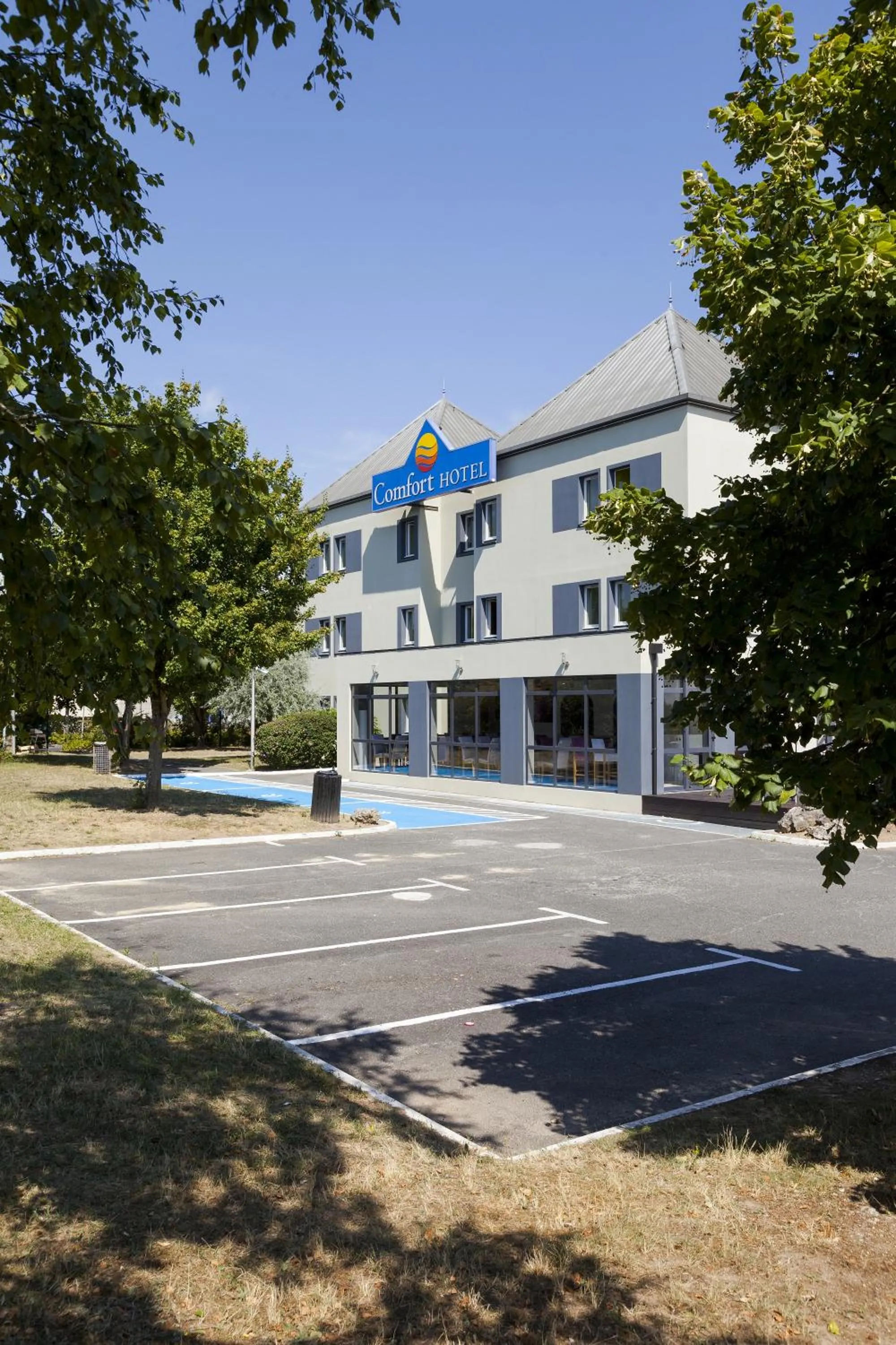 Facade/entrance in Comfort Hotel Orléans Olivet