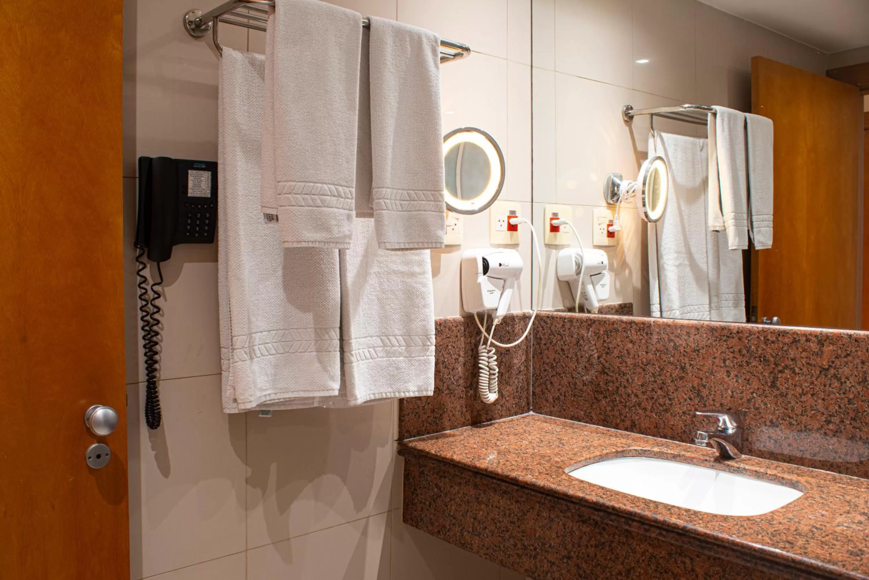 Bathroom in Mar Palace Copacabana Hotel