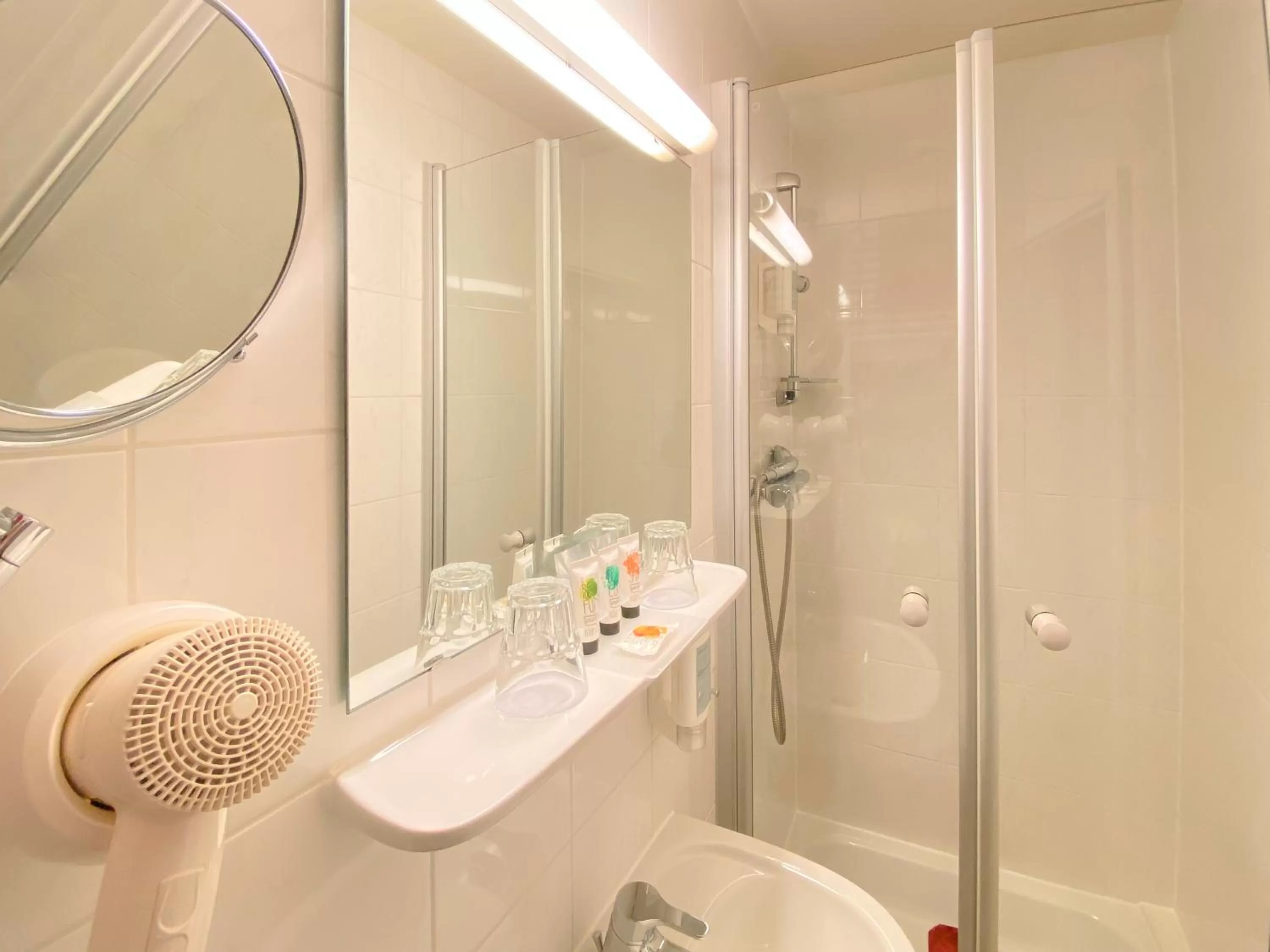 Shower, Bathroom in Hotel Rathausglöckel