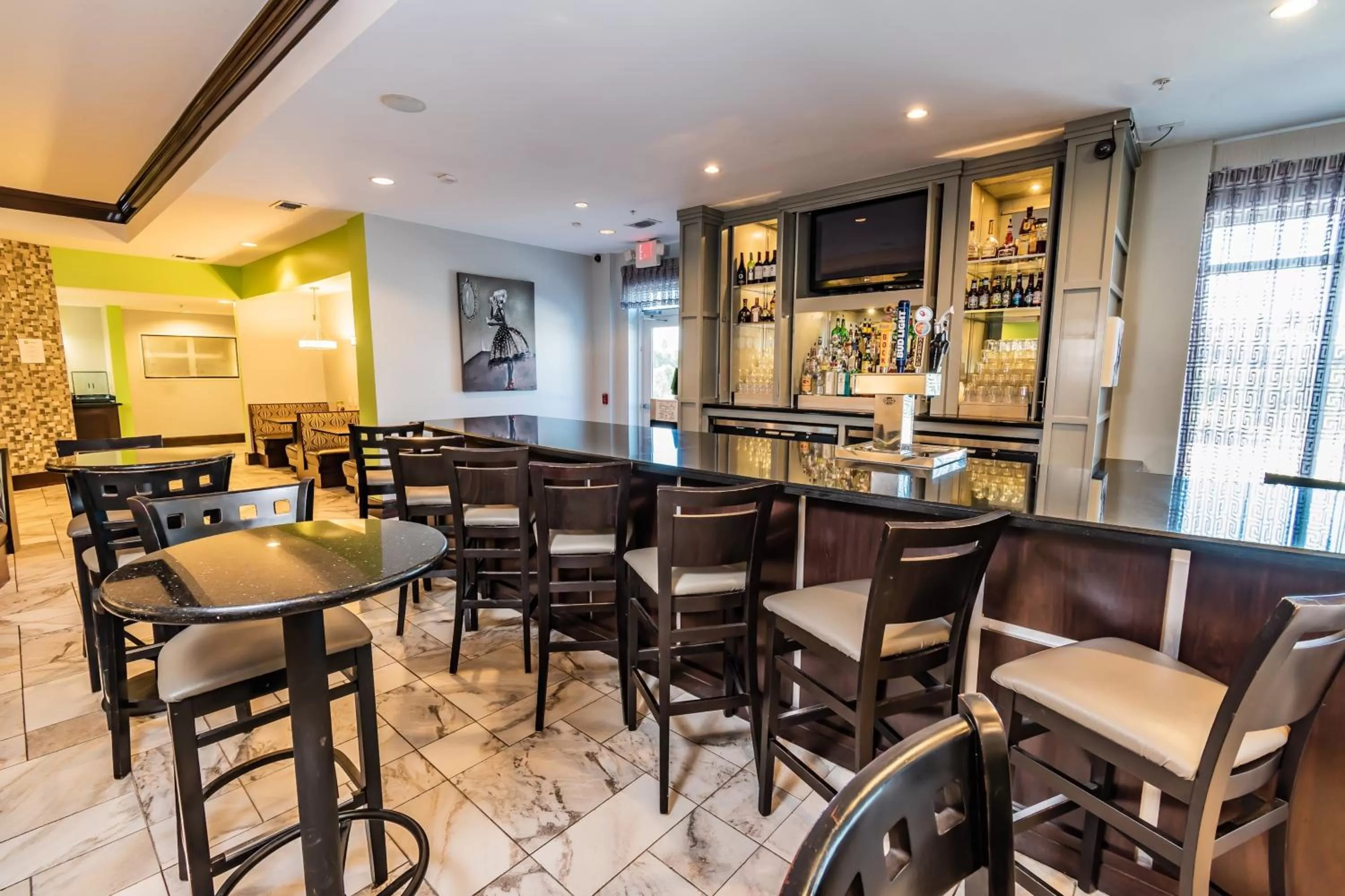 Lounge or bar in Holiday Inn Houston-Webster by IHG