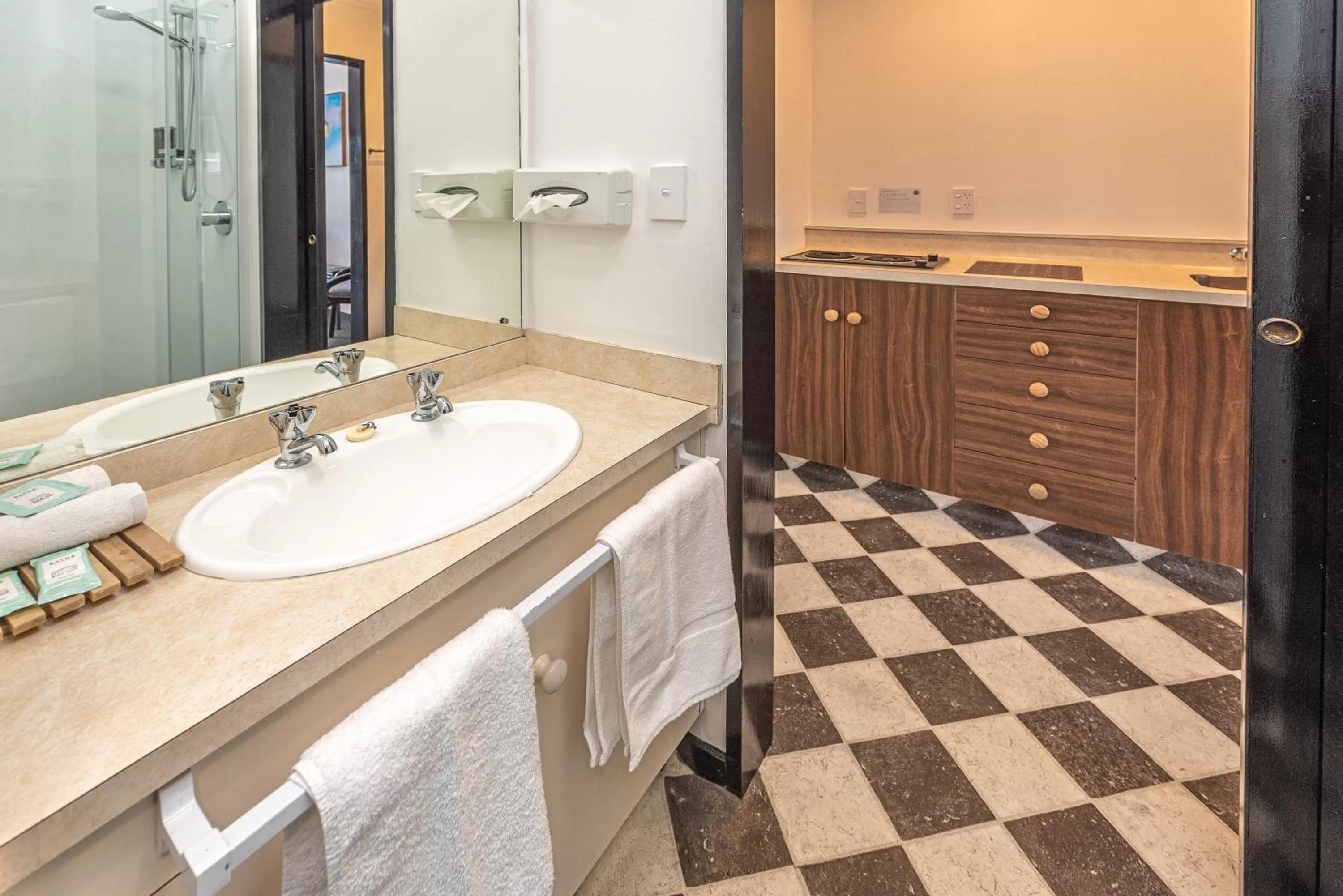 Bathroom in Burwood Motel