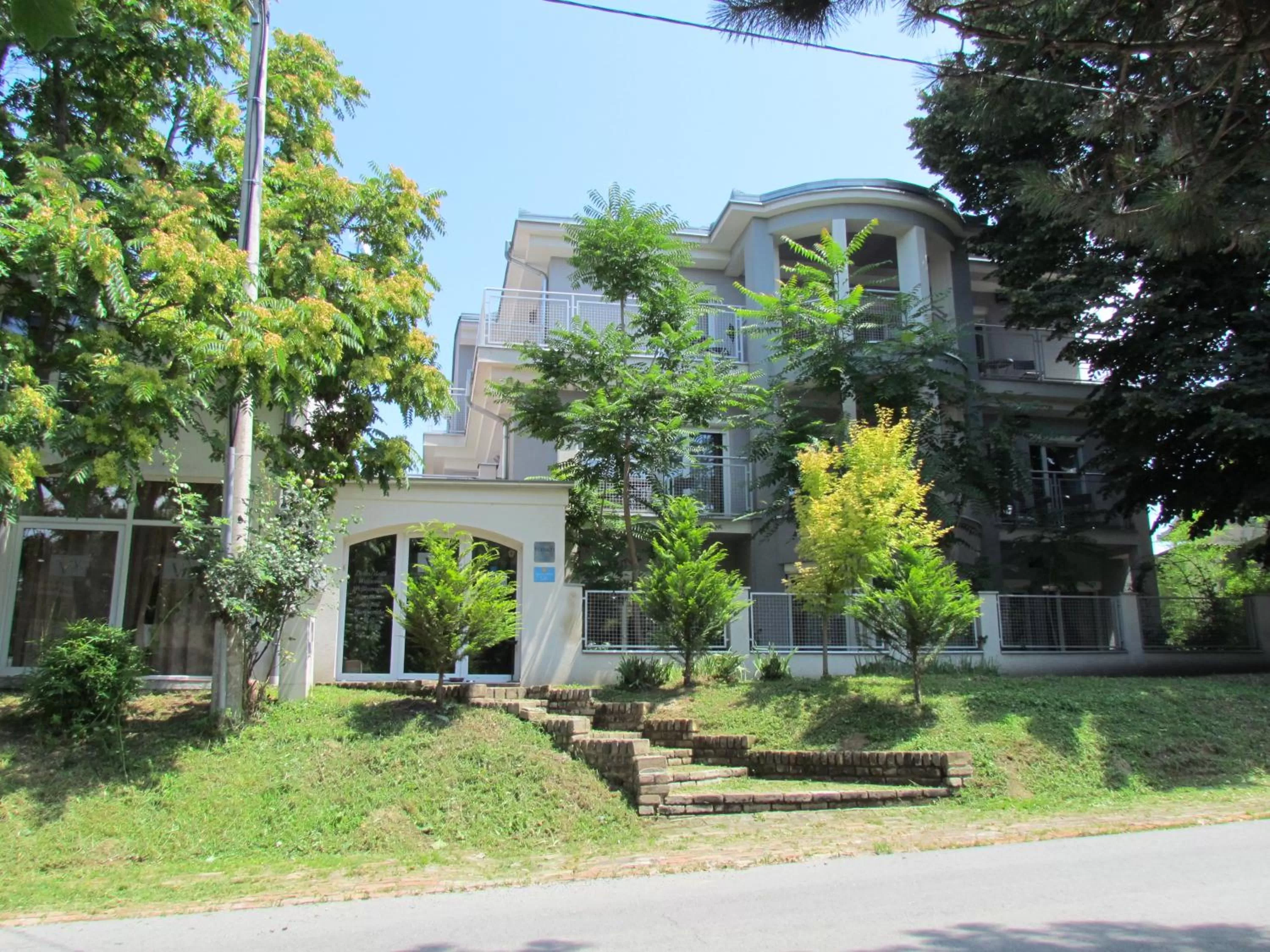 Property Building in Pansion Vila Vanda