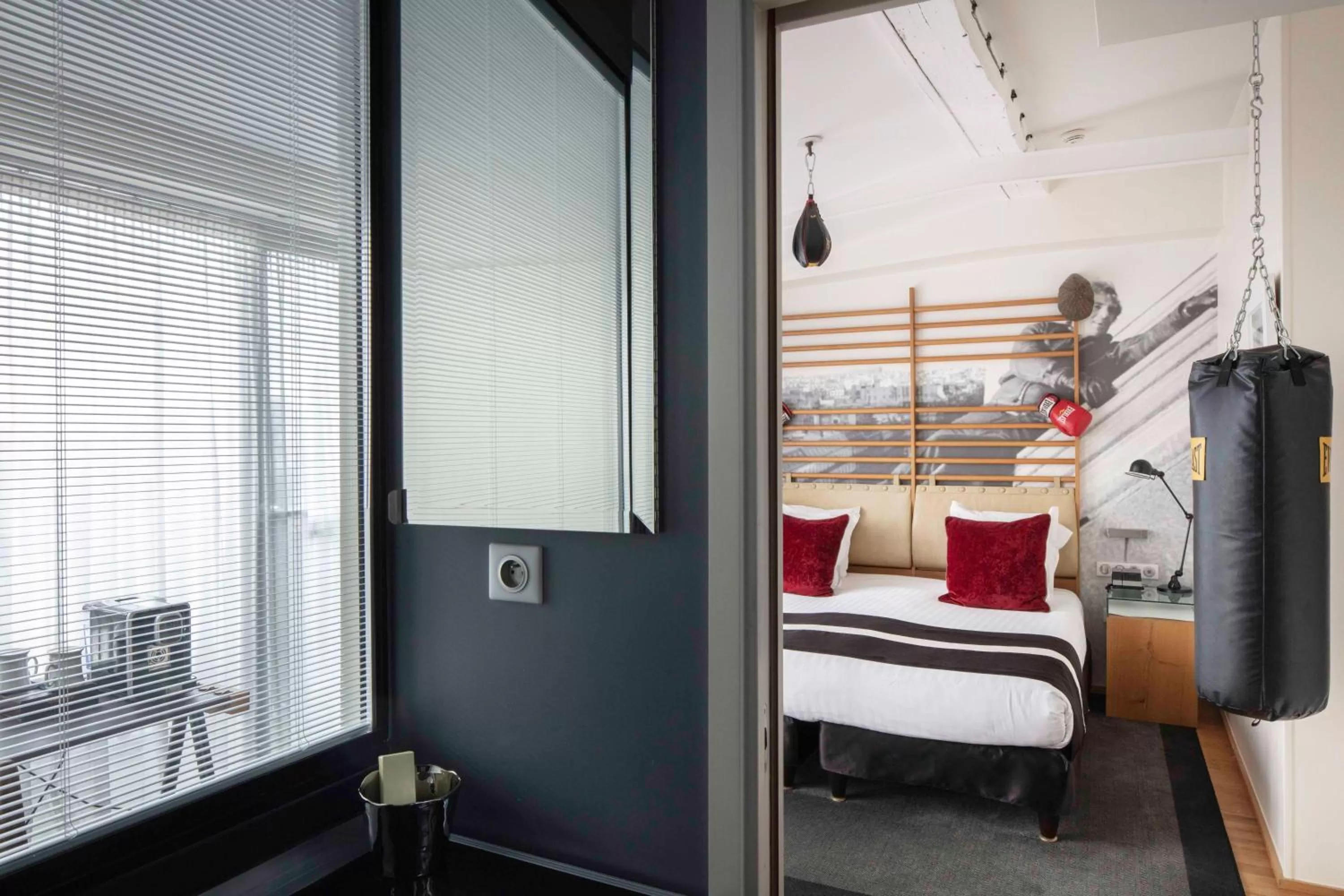 Bathroom, Bed in Le 123 Sébastopol - Astotel