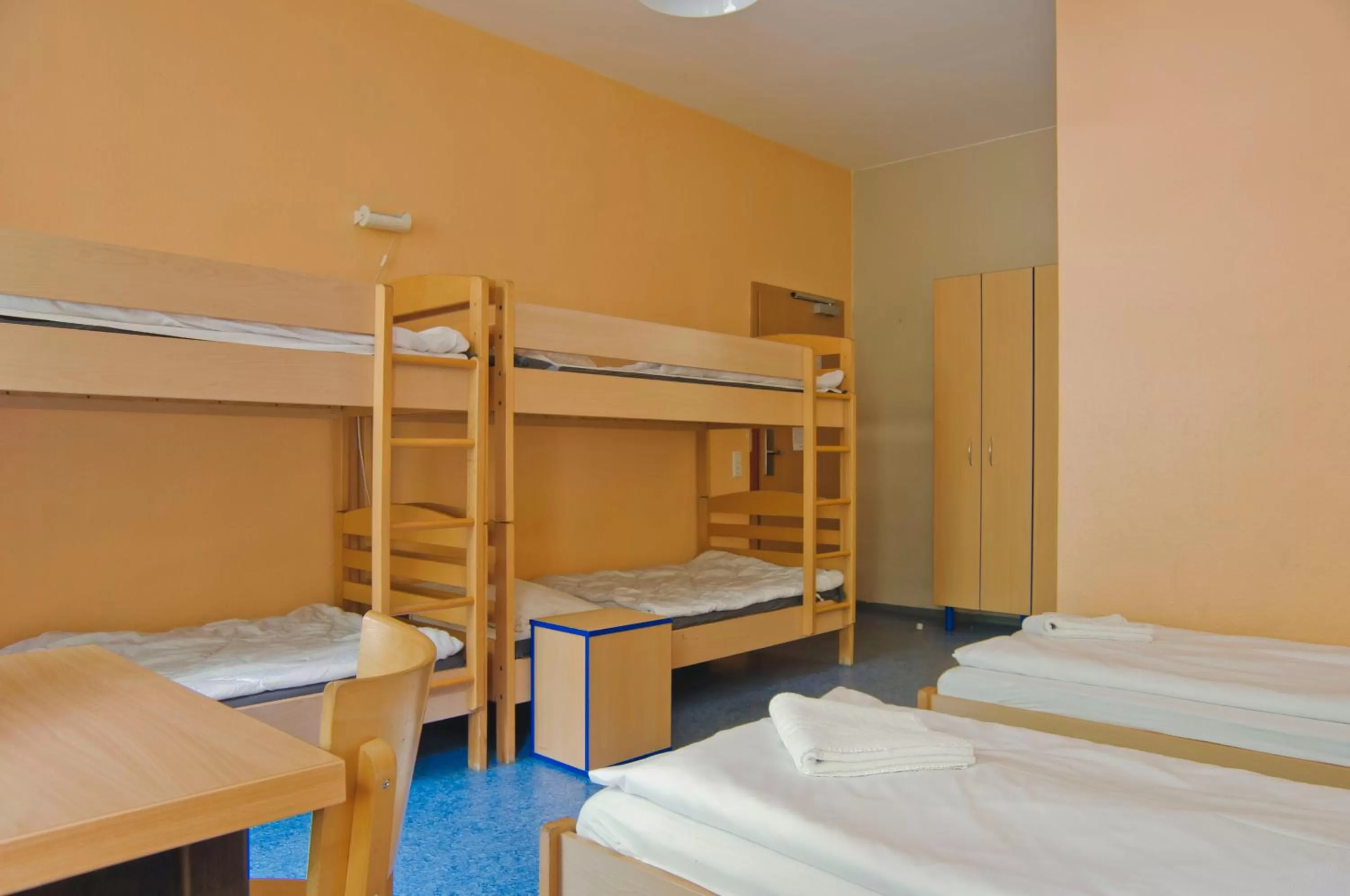 Staff, Bed in Happy Hotel Berlin