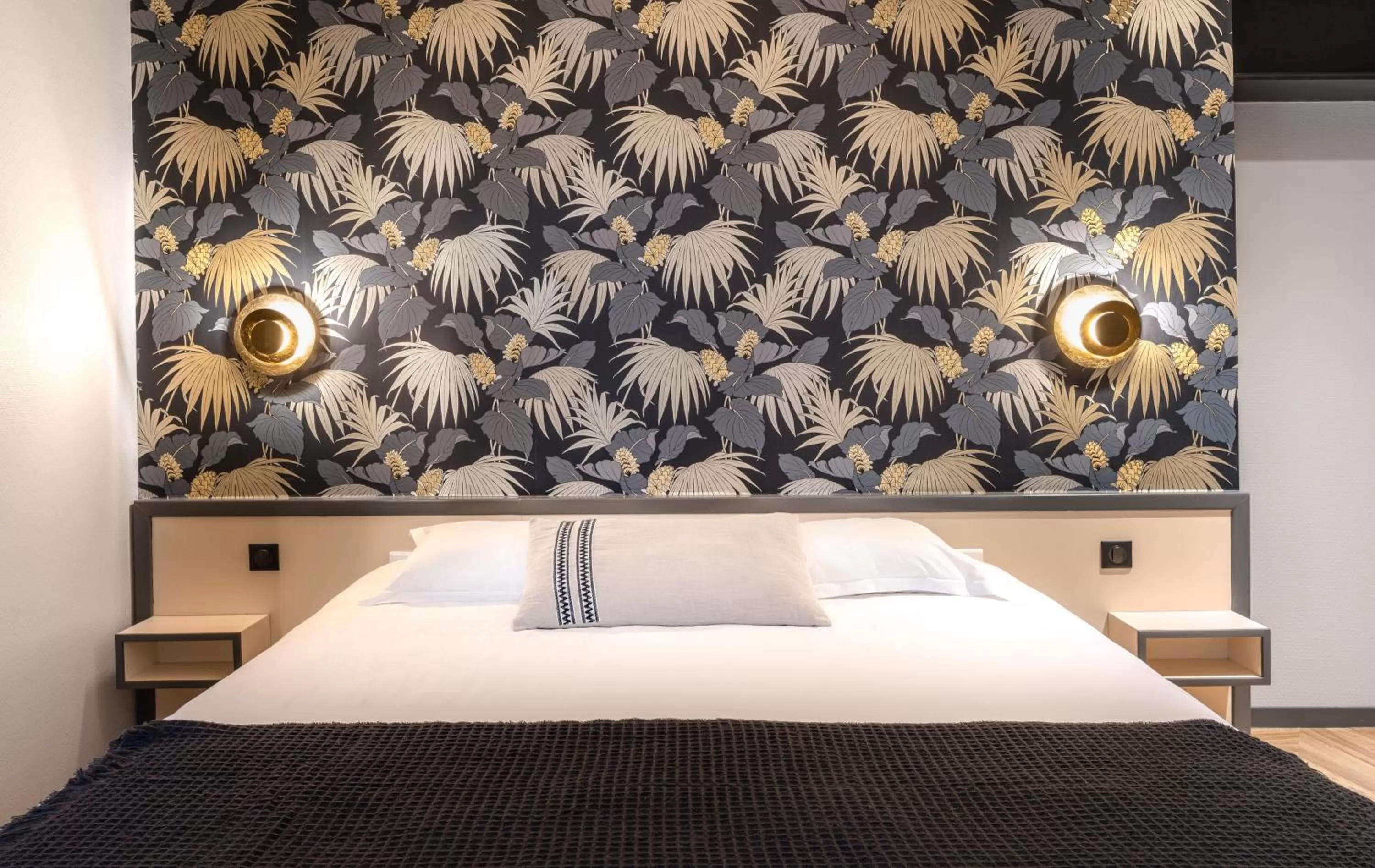 Bed in Hôtel Lanjuinais