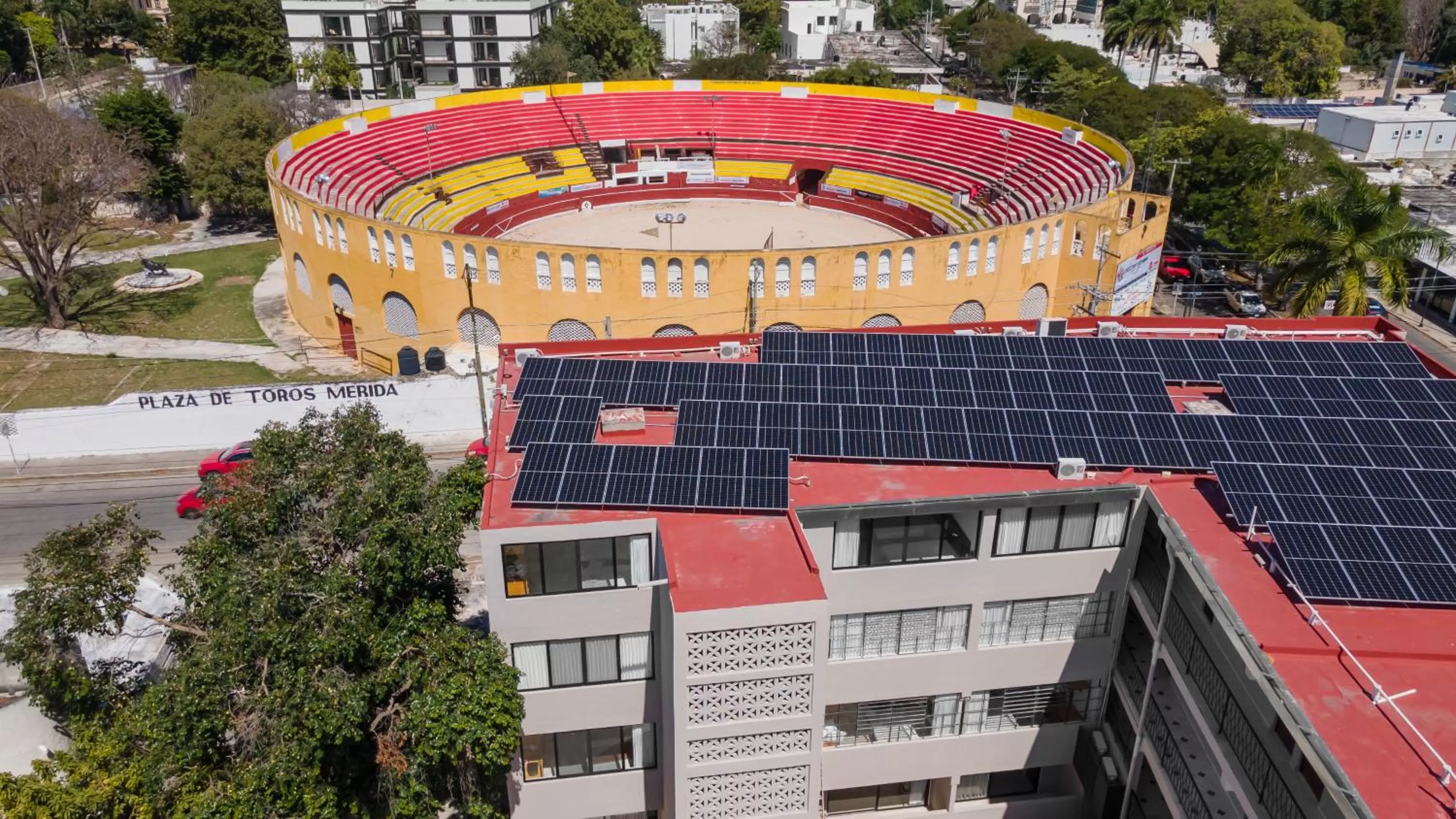 Property building in Suites Reforma by HomiRent