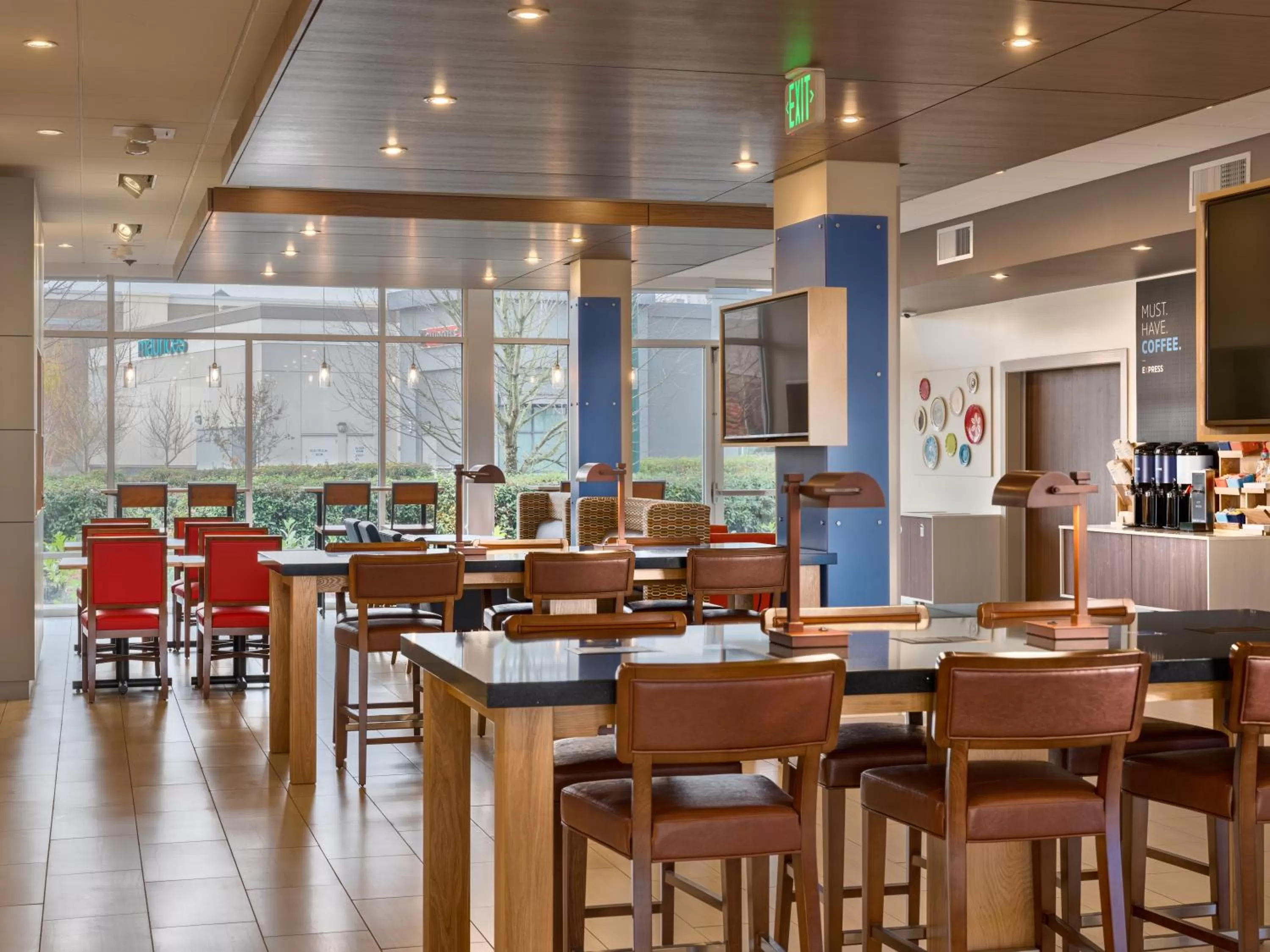 Breakfast in Holiday Inn Express & Suites Salem North - Keizer by IHG