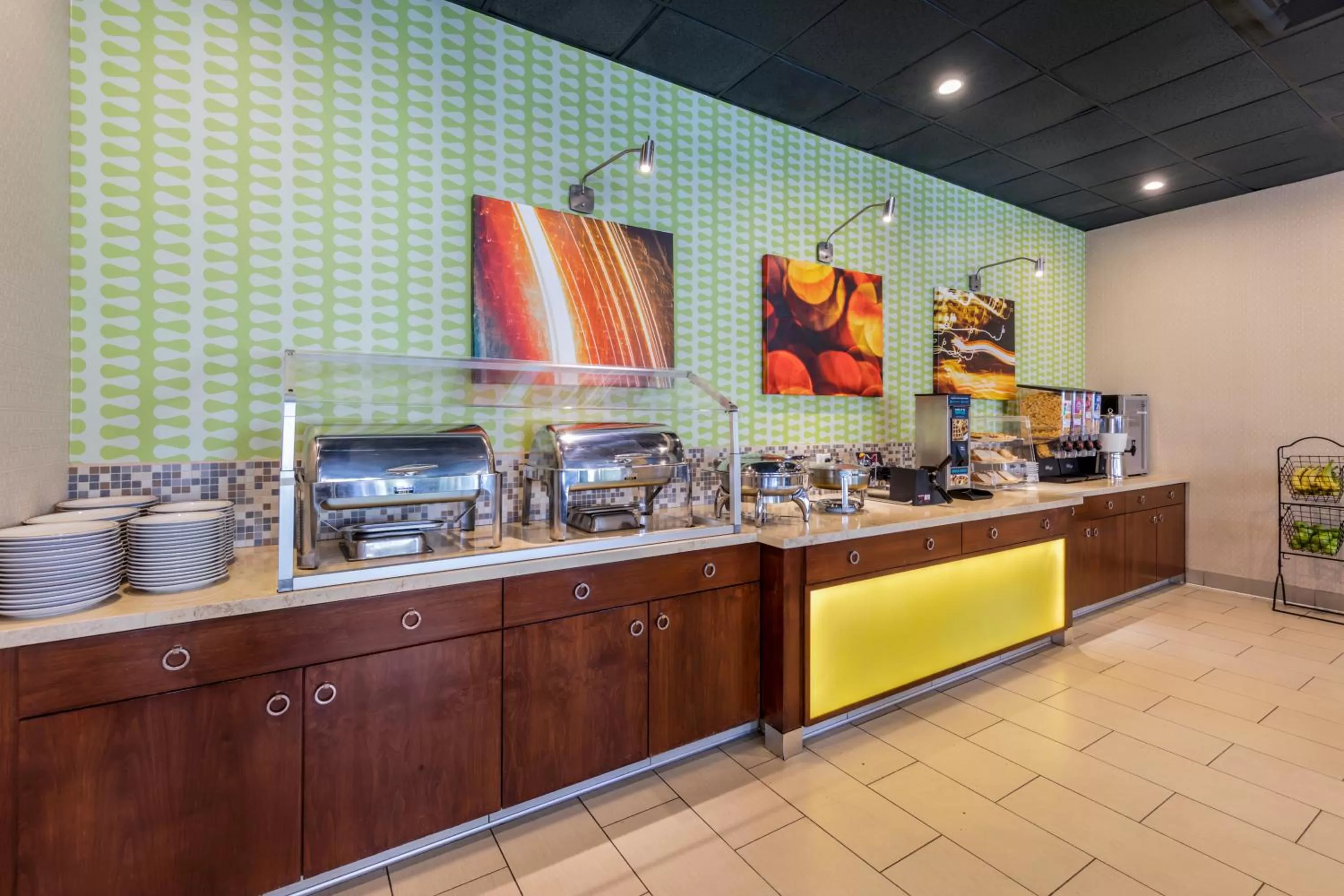 Restaurant/places to eat in Clarion Hotel Anaheim Resort