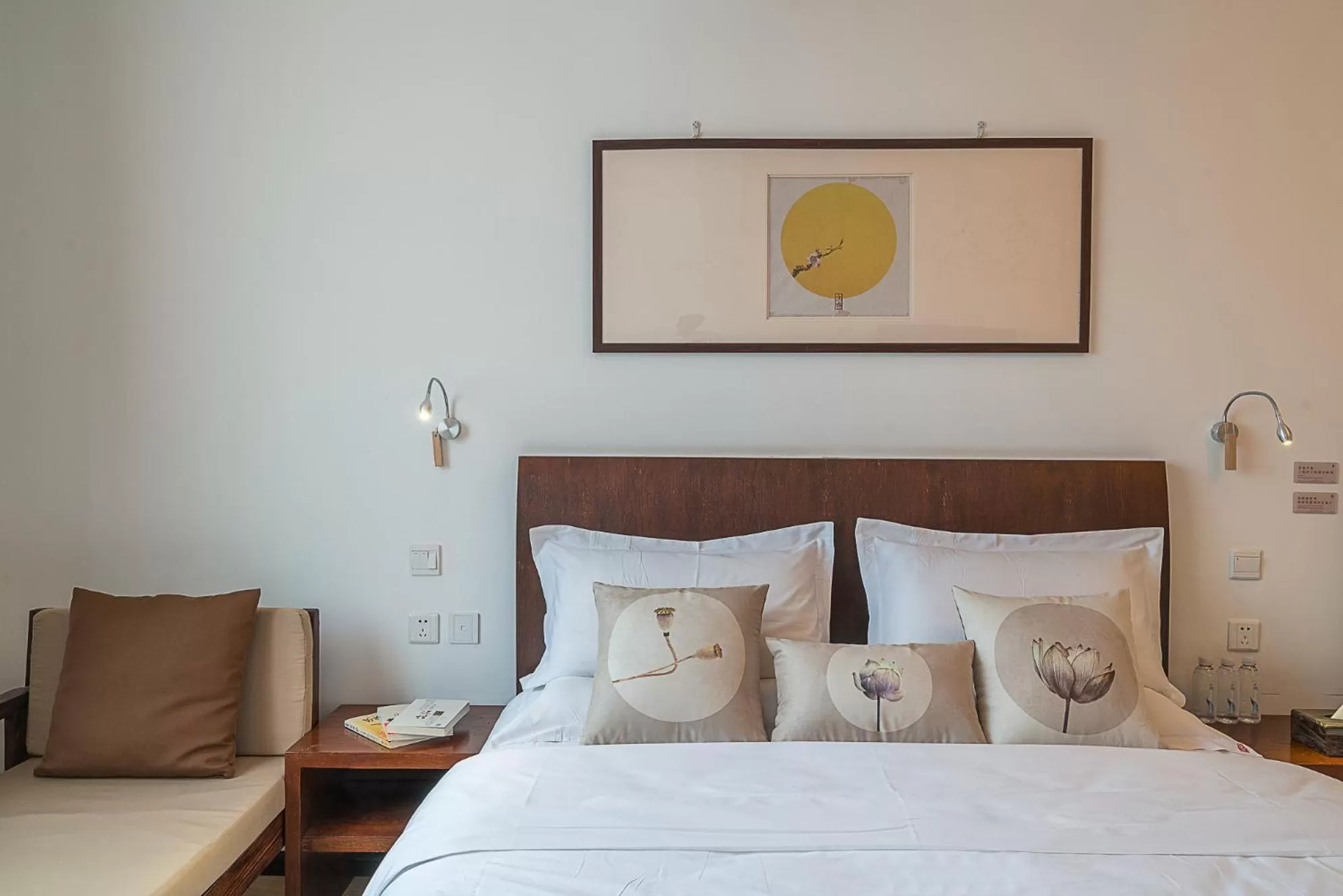 Bed in Dali Yanyuan Mountain Retreat