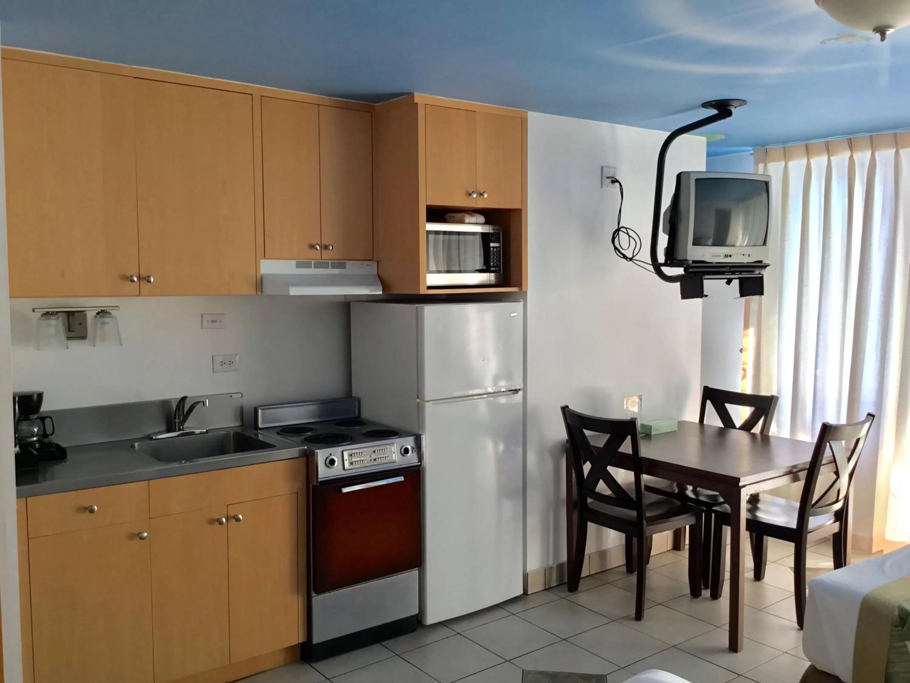 Kitchen or kitchenette in Holiday Surf Hotel (with full kitchen)