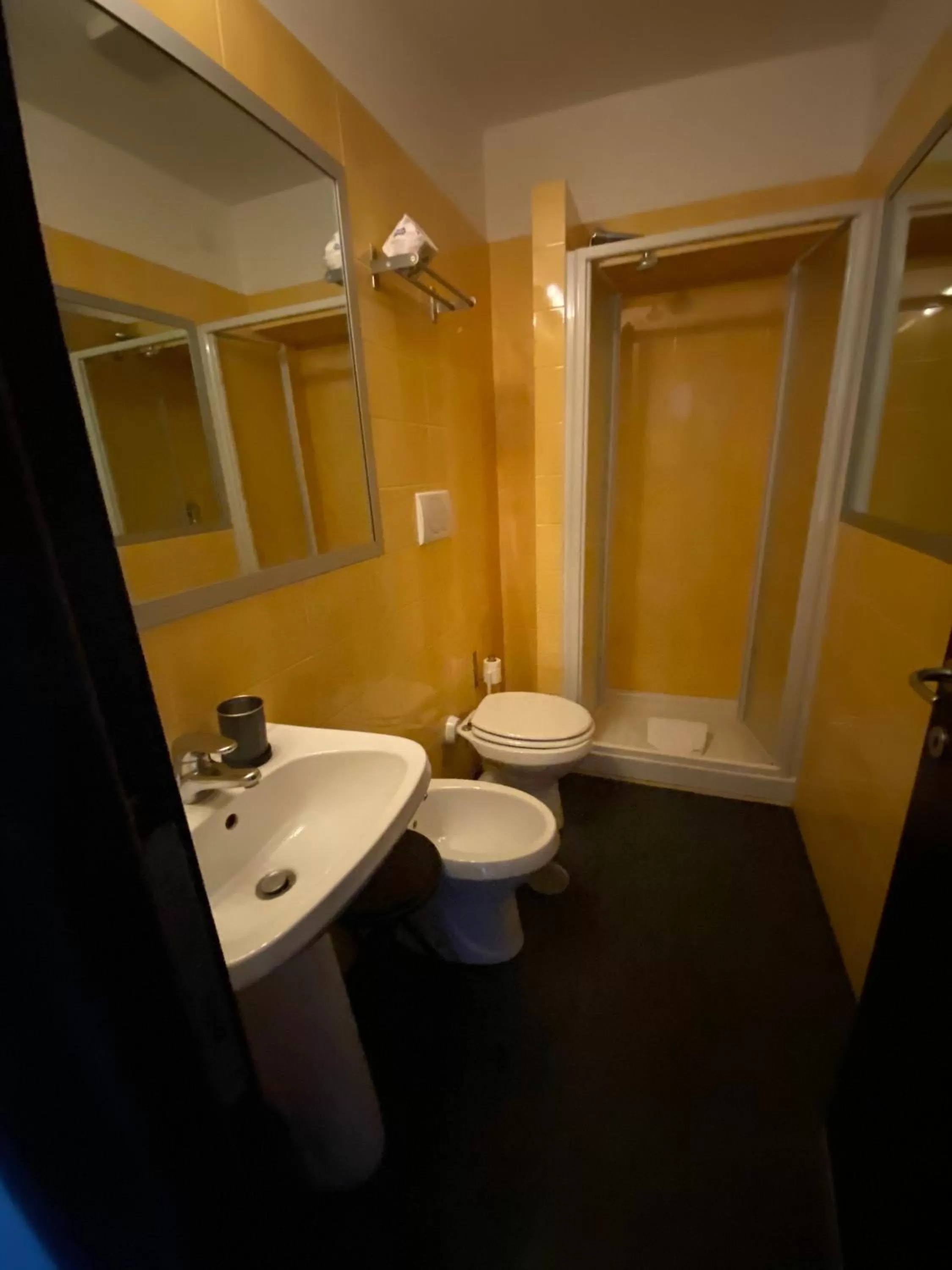 Bathroom in Guest House Rome by GHOR