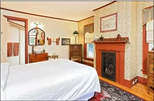 Bed in Black Lantern B&B