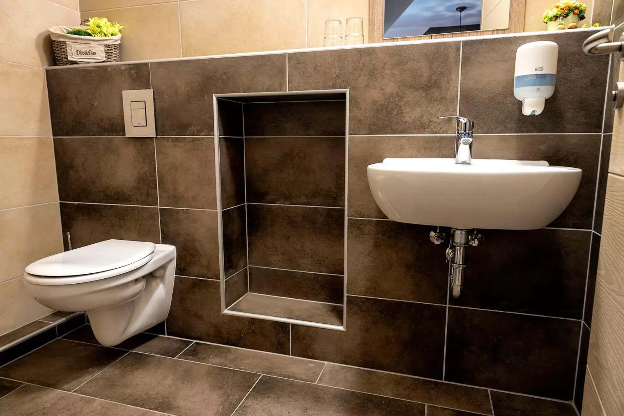 Deluxe Double or Twin Room in Dreko Panzió & Borbisztró Deluxe Double or Twin Room in Dreko Panzió & Borbisztró