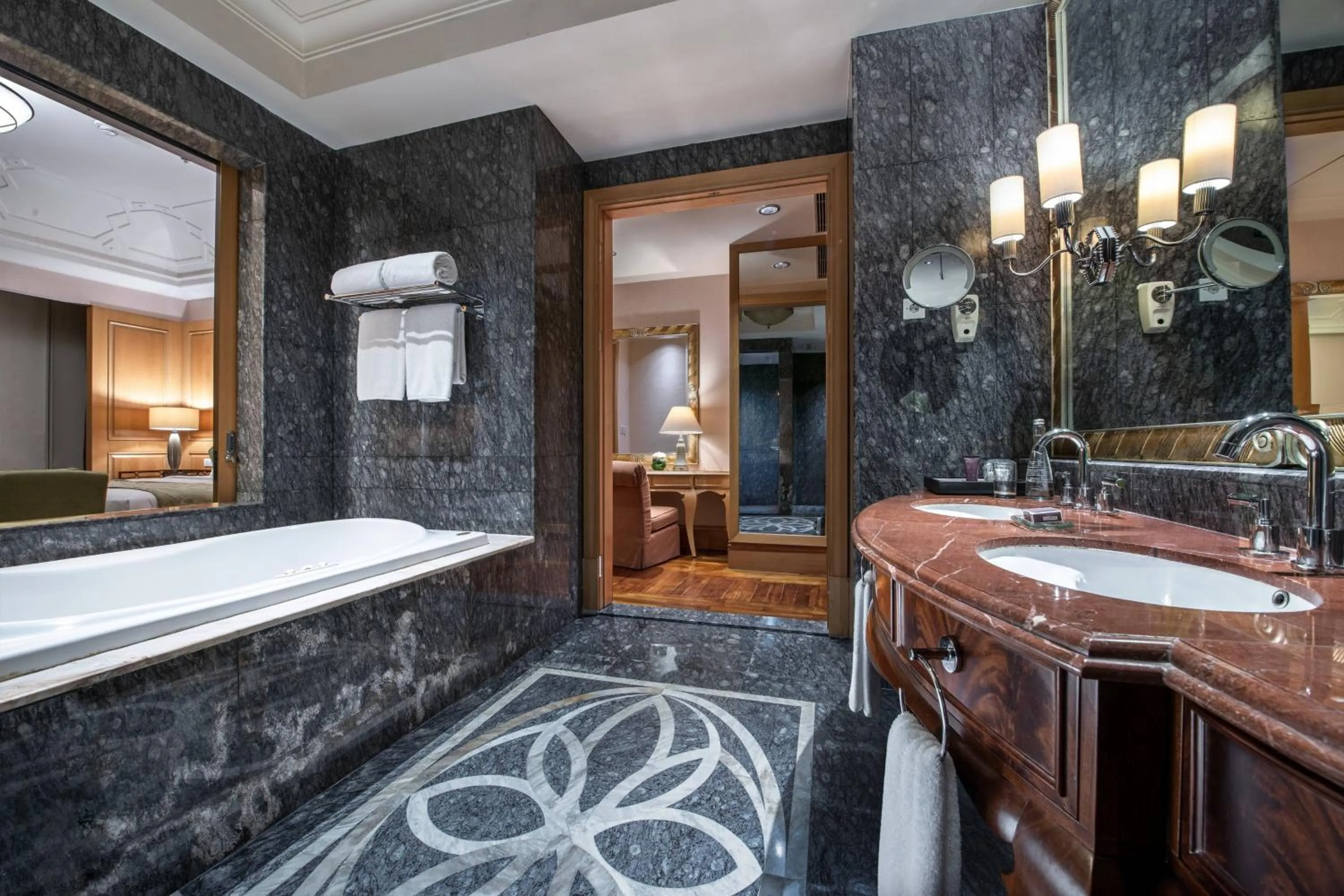 Bathroom in The Ritz-Carlton Jakarta, Mega Kuningan