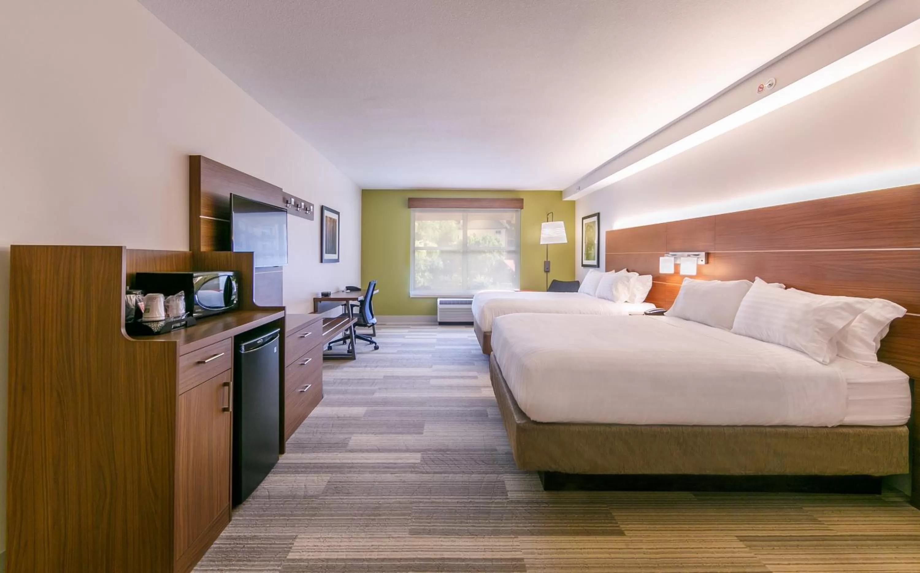 Photo of the whole room, Bed in Holiday Inn Express Gatlinburg Downtown by IHG