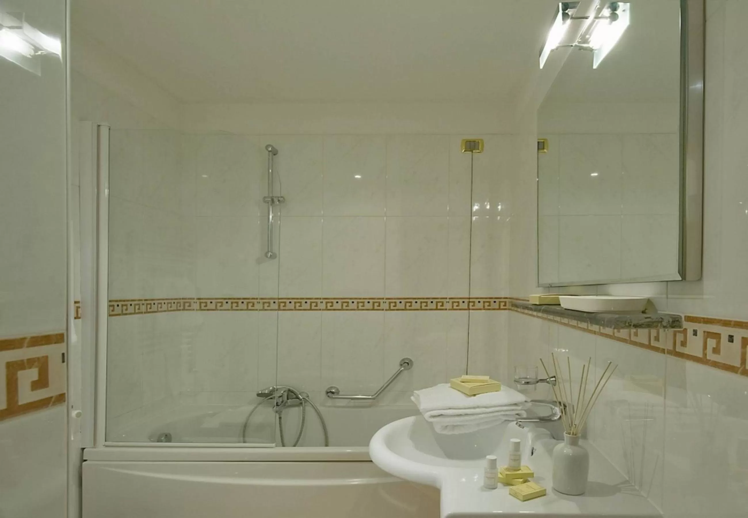 Shower in Hotel President Venezia