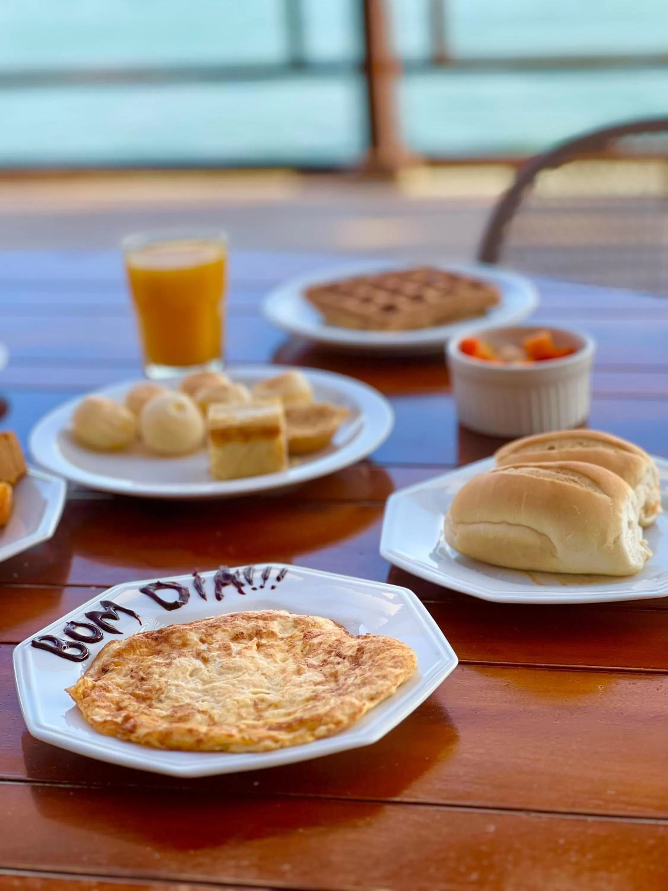 Restaurant/places to eat in Iate Plaza Hotel