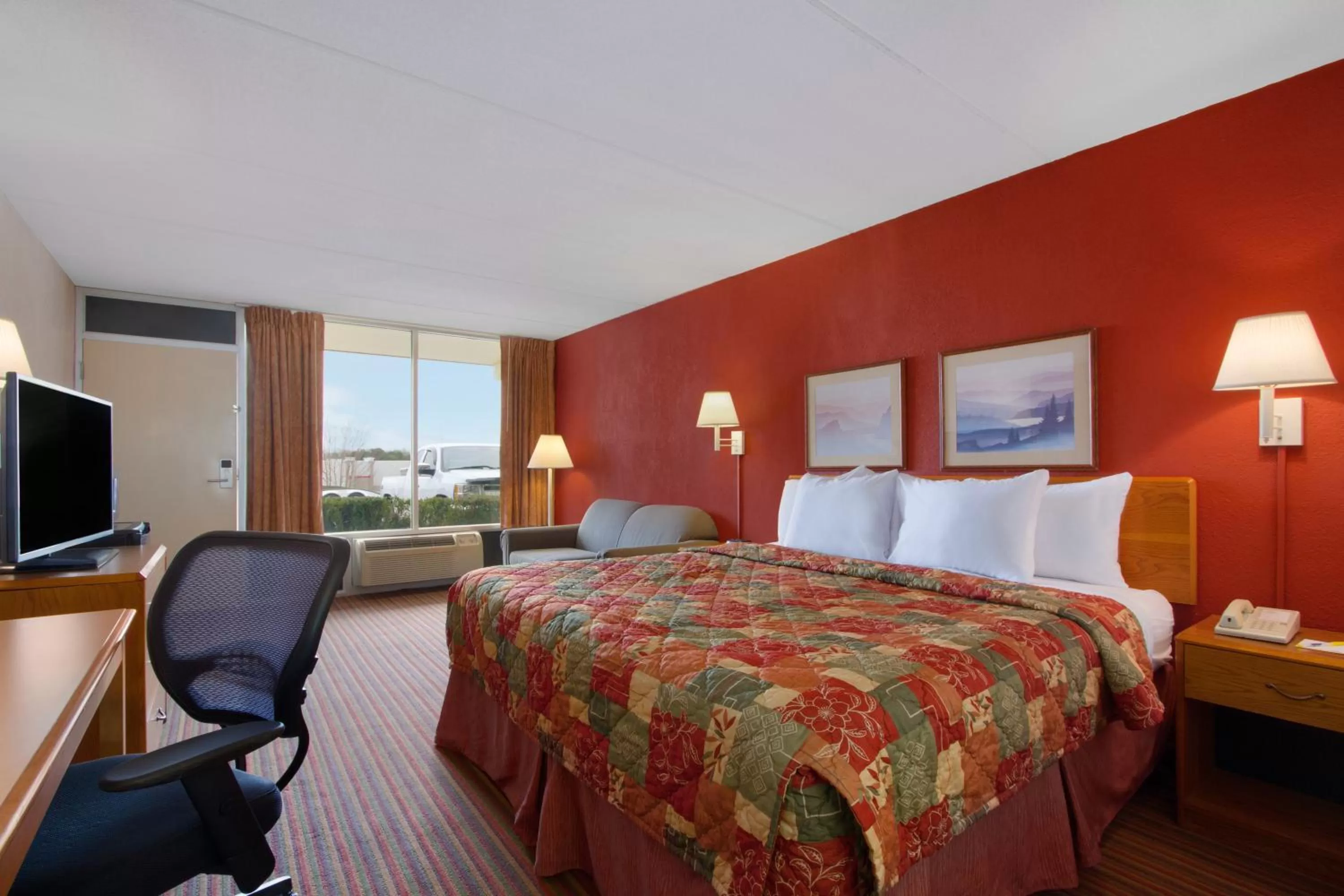 Business King Room - Non-Smoking in Days Inn by Wyndham Seneca-Clemson